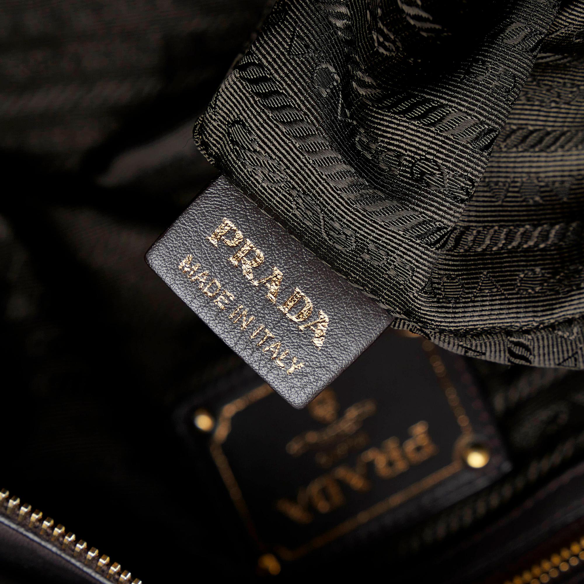 Prada Vitello Daino Satchel (SHG-Vl4p6f)