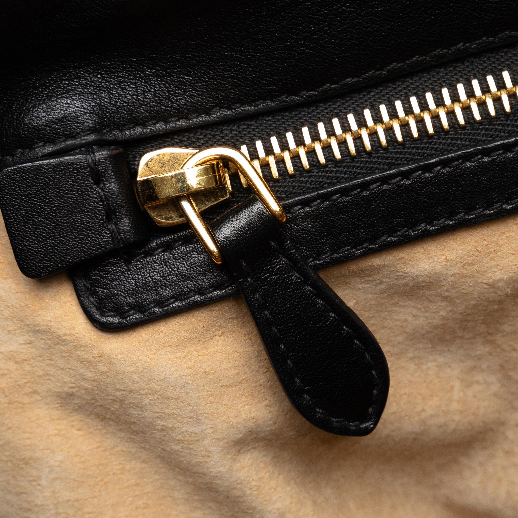 Prada Vitello Daino Satchel (SHG-fe7ASx)