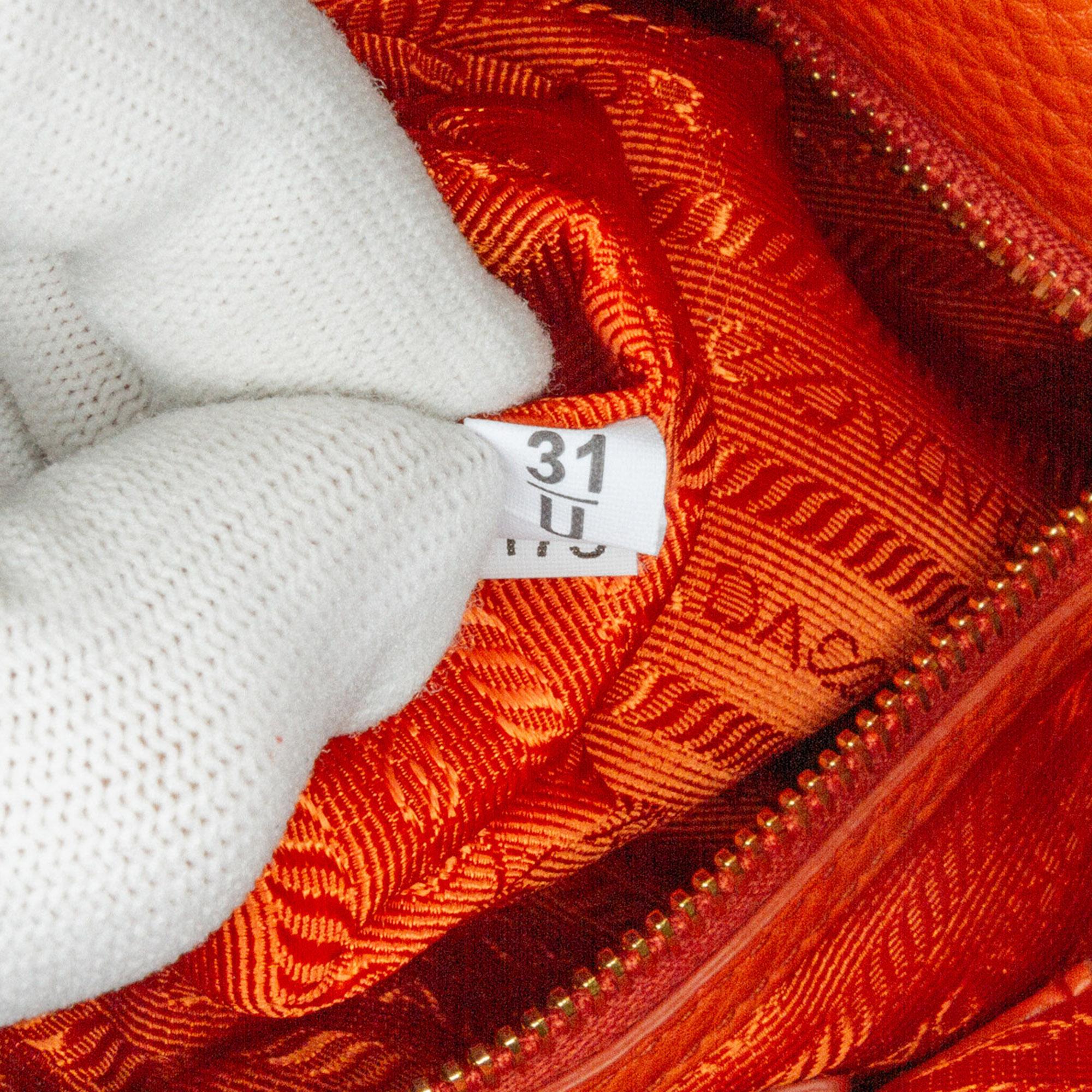 Prada Vitello Daino Satchel (SHG-6ZI1Xk)