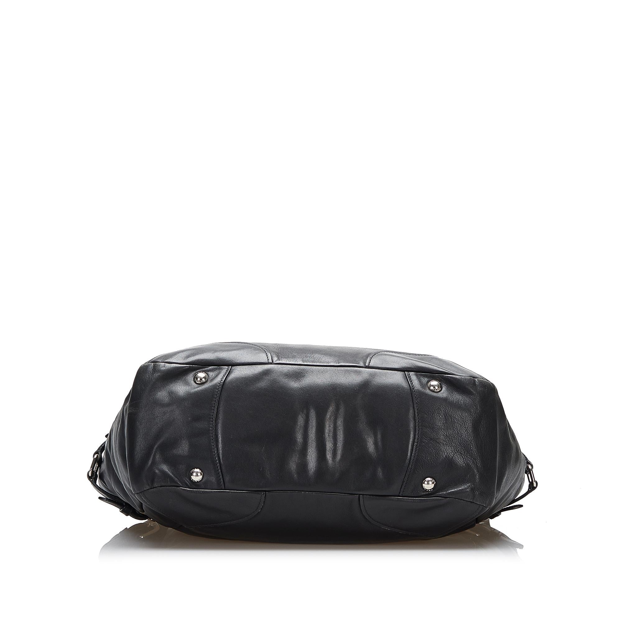 Prada Vitello Daino Shoulder Bag (SHG-cn1jvN)