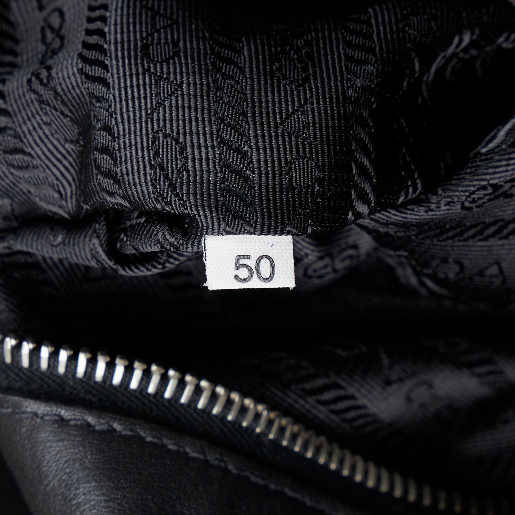 Prada Vitello Daino Shoulder Bag (SHG-cn1jvN)