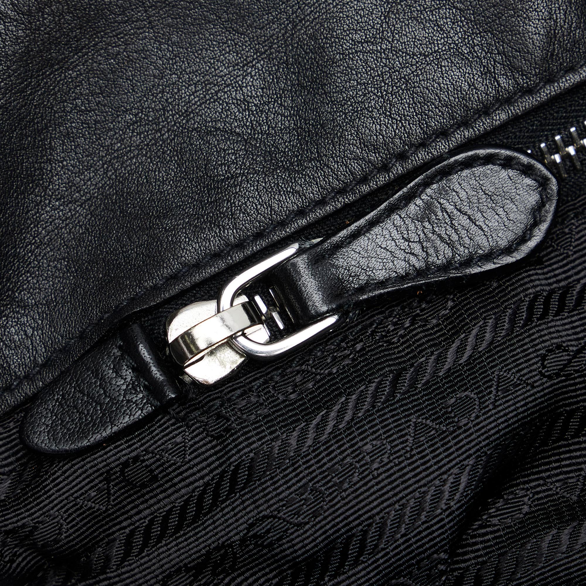 Prada Vitello Daino Shoulder Bag (SHG-cn1jvN)