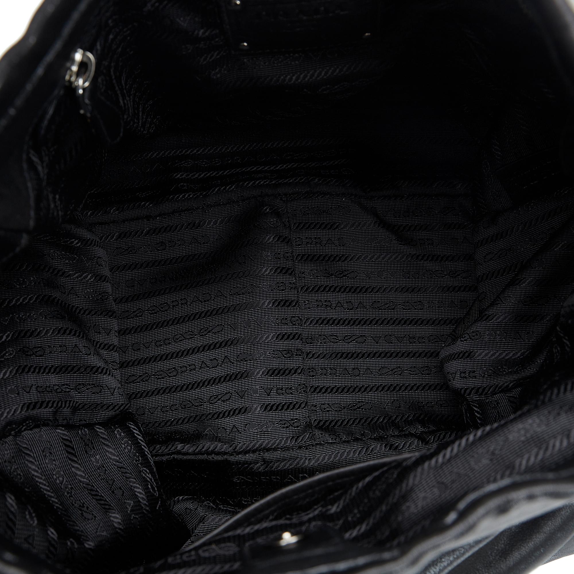 Prada Vitello Daino Shoulder Bag (SHG-cn1jvN)