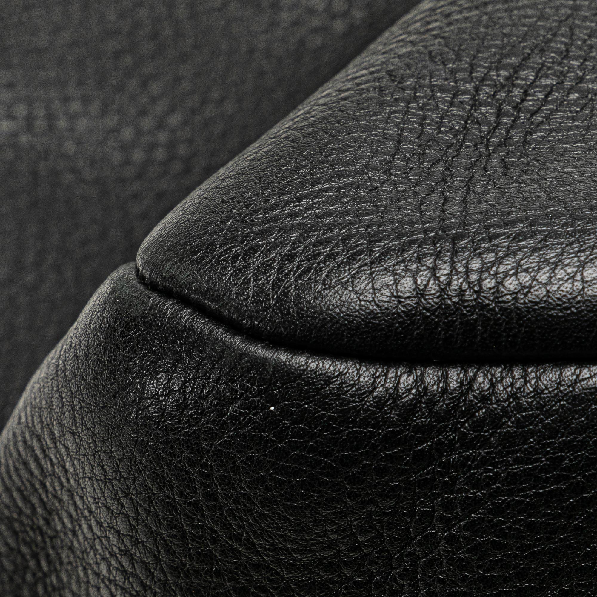 Prada Vitello Daino Tote (SHG-gNT3TM)