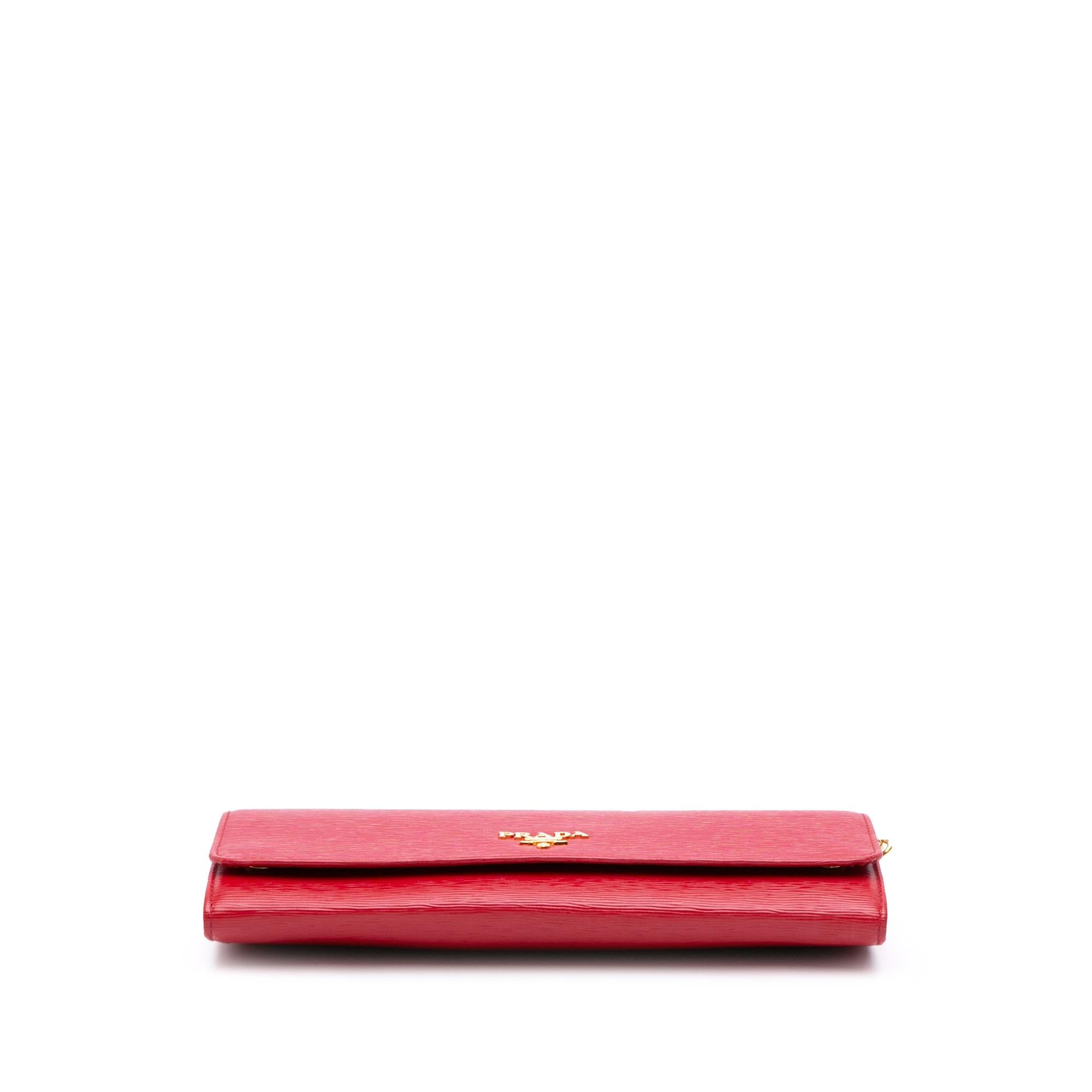 Prada Vitello Move Wallet on Chain
