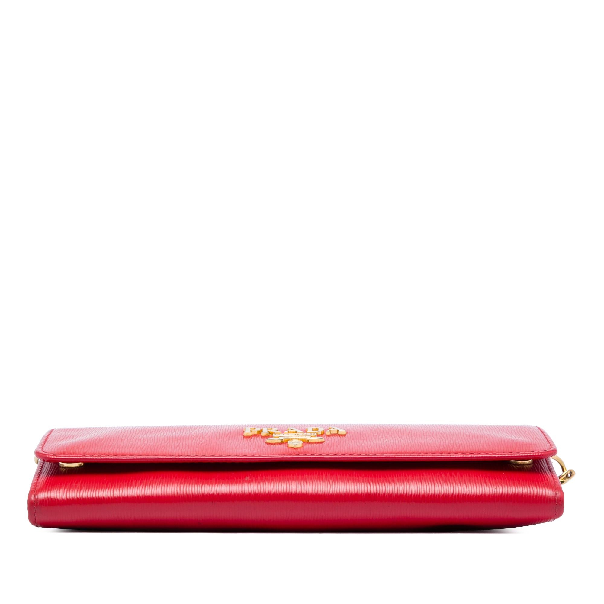 Prada Vitello Move Wallet on Chain