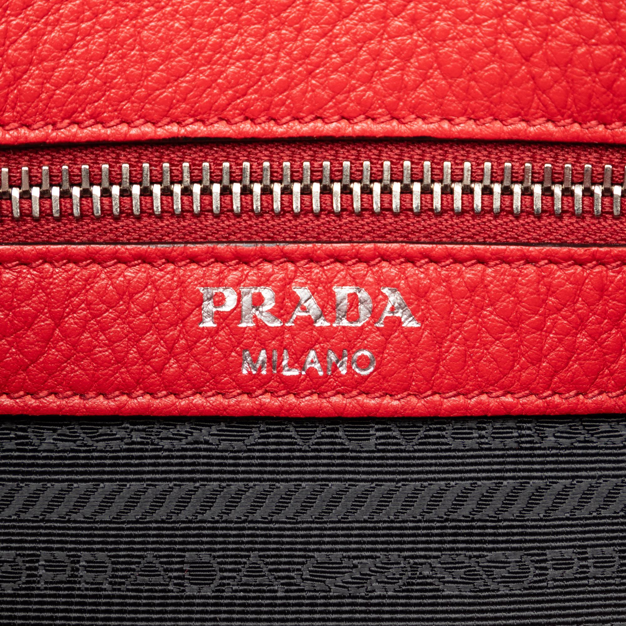 Prada Vitello Phenix Logo Crossbody Bag (SHG-hDrUHO)
