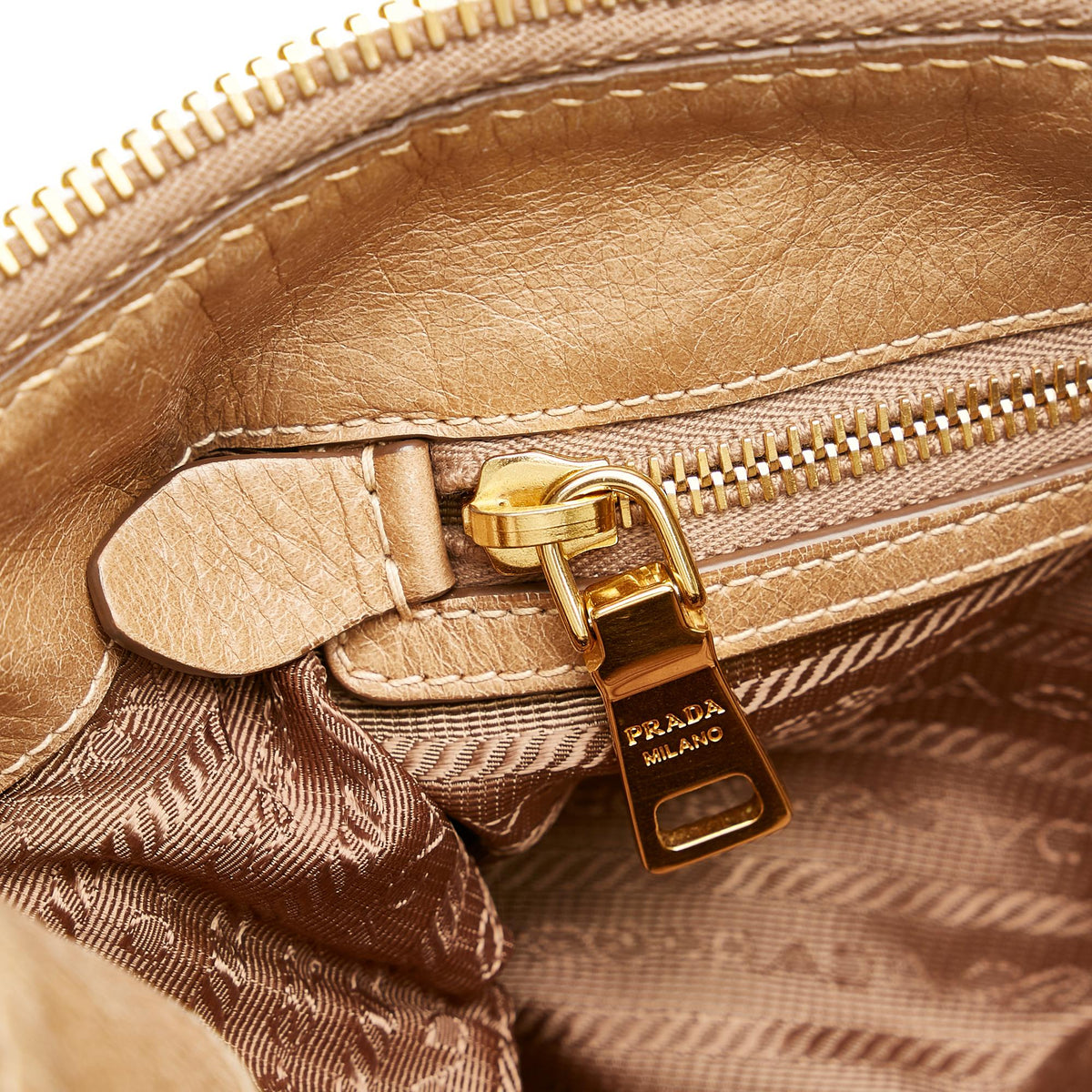Prada Vitello Shine Shoulder Bag (SHG-hs6V3o)