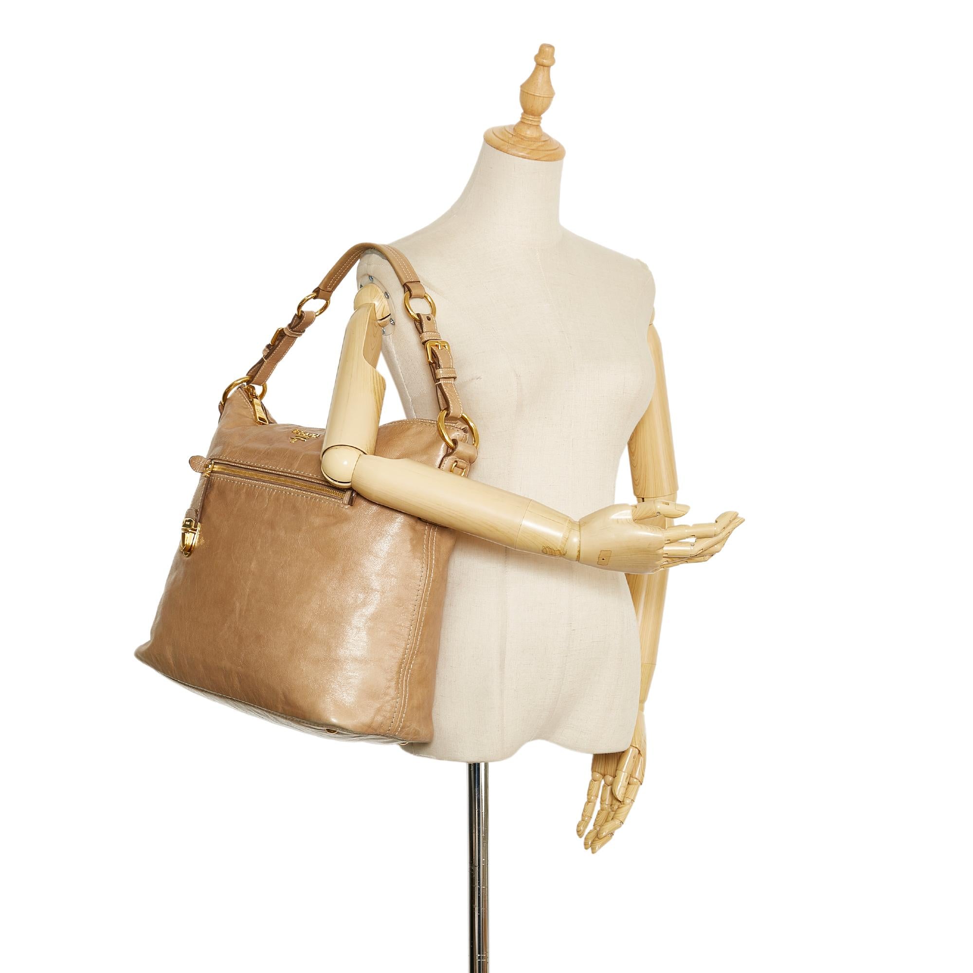 Prada Vitello Shine Shoulder Bag (SHG-hs6V3o)