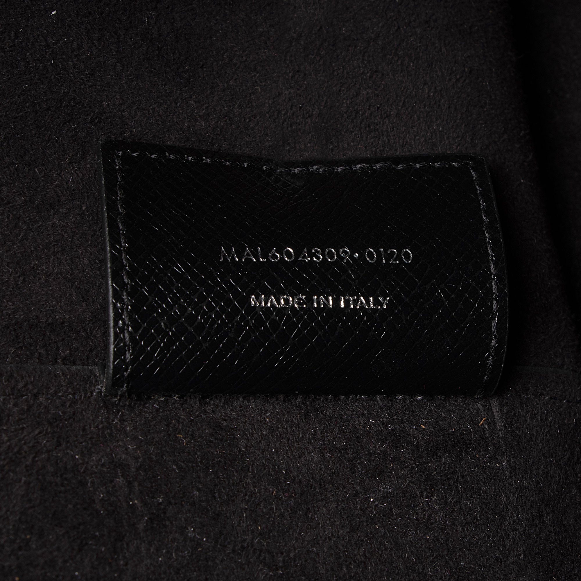 Saint Laurent Boucle Embossed Leather Shopping Tote (SHF-3yPQcN)