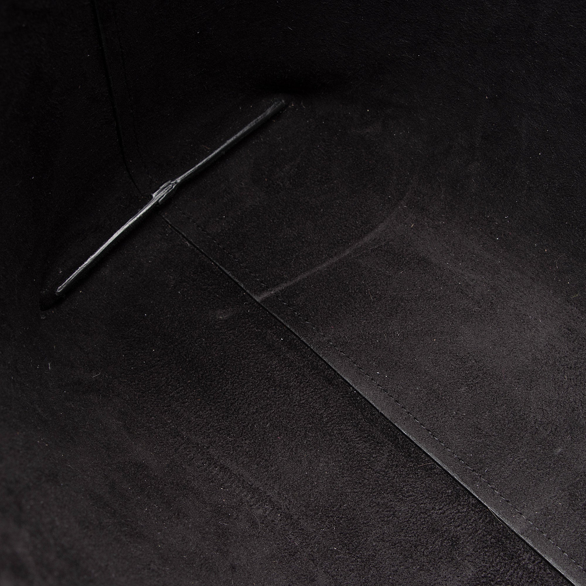 Saint Laurent Boucle Embossed Leather Shopping Tote (SHF-3yPQcN)