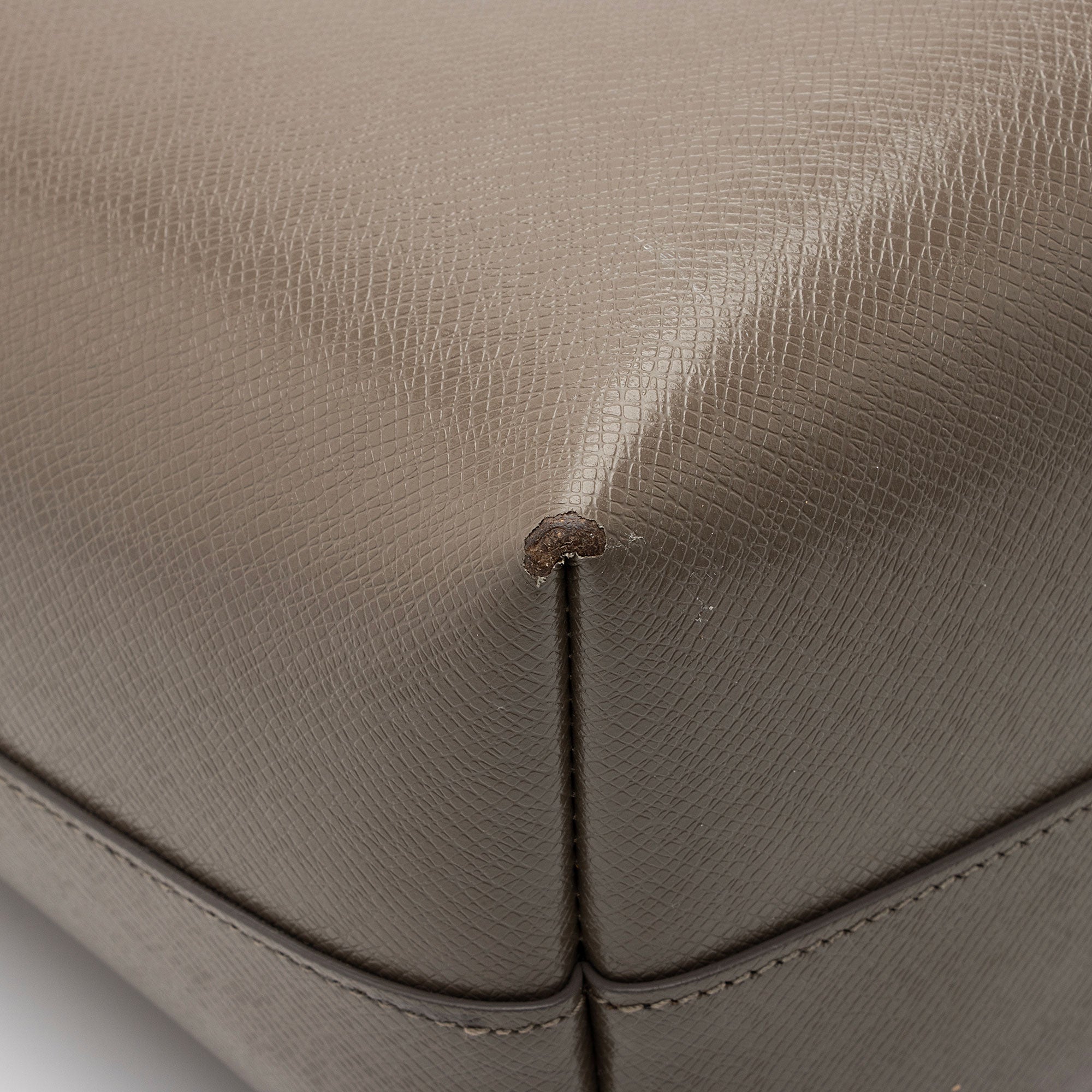 Saint Laurent Boucle Embossed Leather Shopping Tote (SHF-3yPQcN)