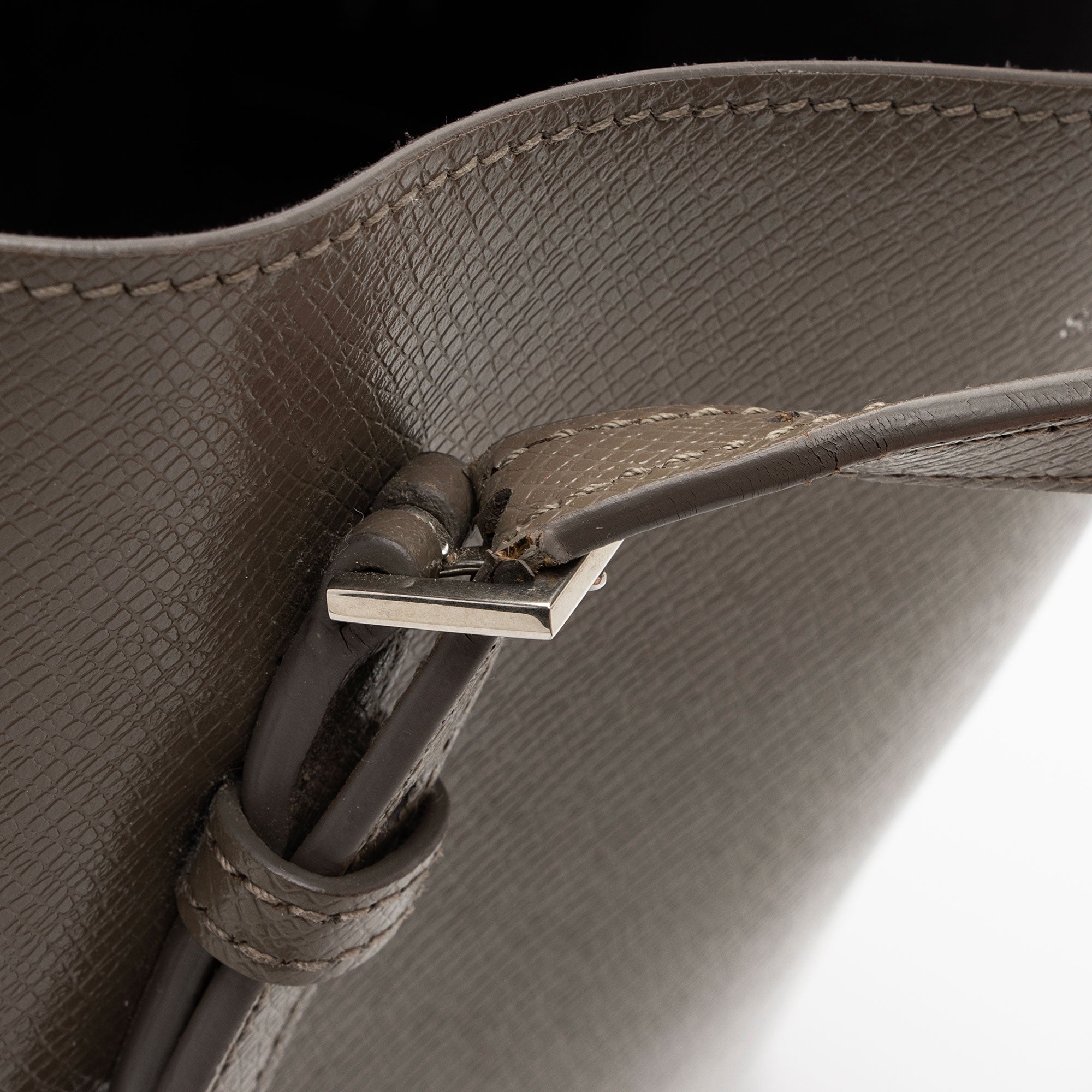 Saint Laurent Boucle Embossed Leather Shopping Tote (SHF-3yPQcN)