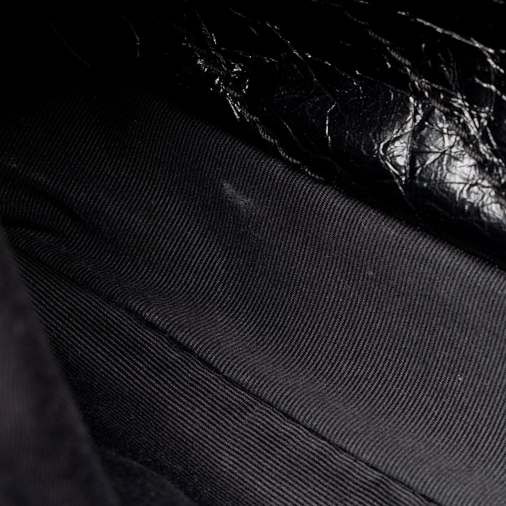 Saint Laurent Crinkled Calfskin Monogram Niki Large Shoulder Bag (SHF-0VXkR6)