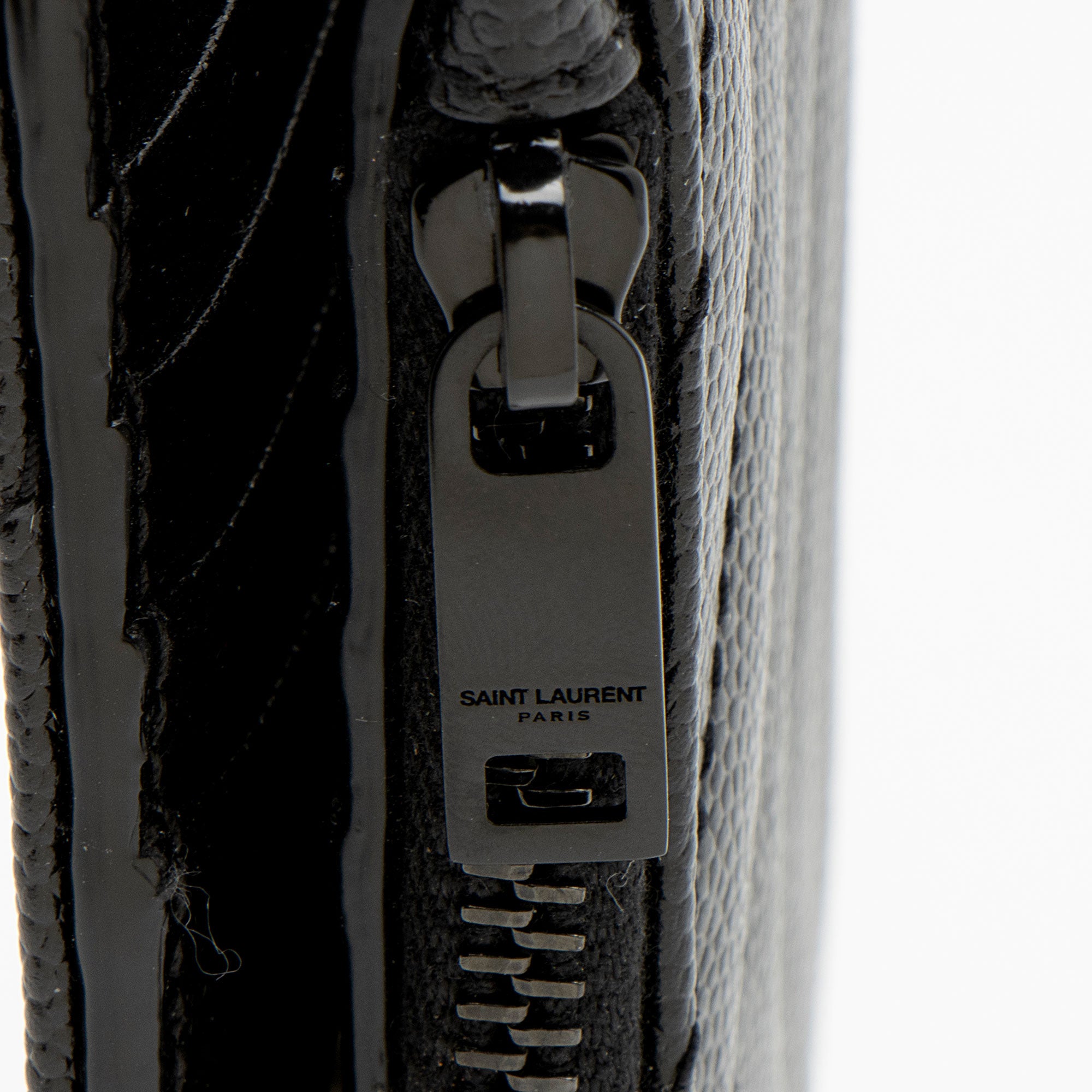 Saint Laurent Grain de Poudre Monogram Cassandre Fragments Bifold Wallet (SHF-hsZlQk)