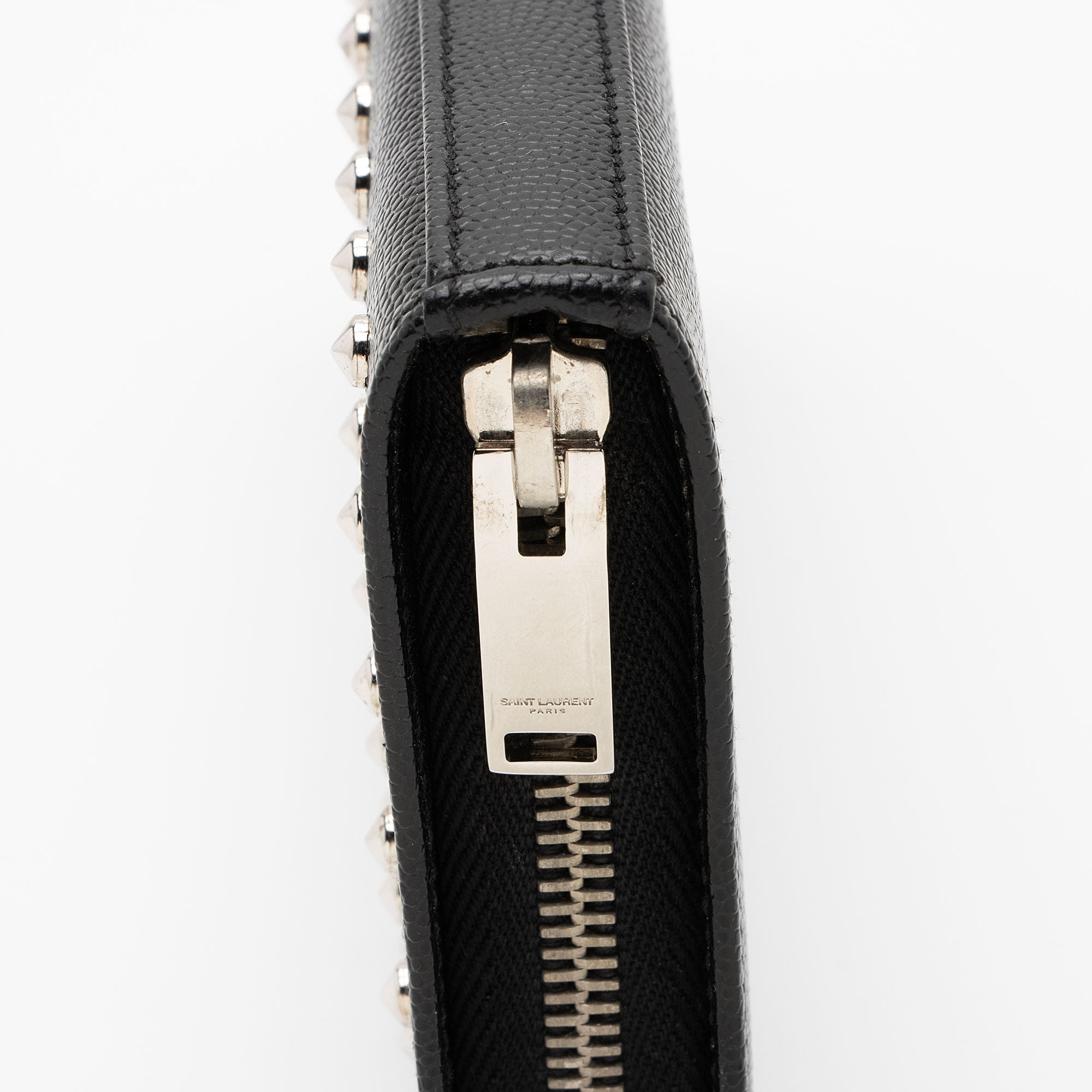 Saint Laurent Grain de Poudre Studded Marquage Zip Around Wallet (SHF-lHofWv)