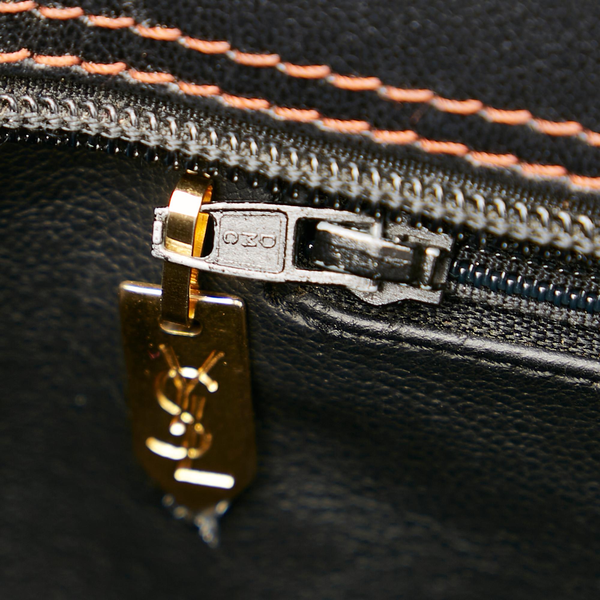 Saint Laurent Leather Shoulder Bag (SHG-23786)