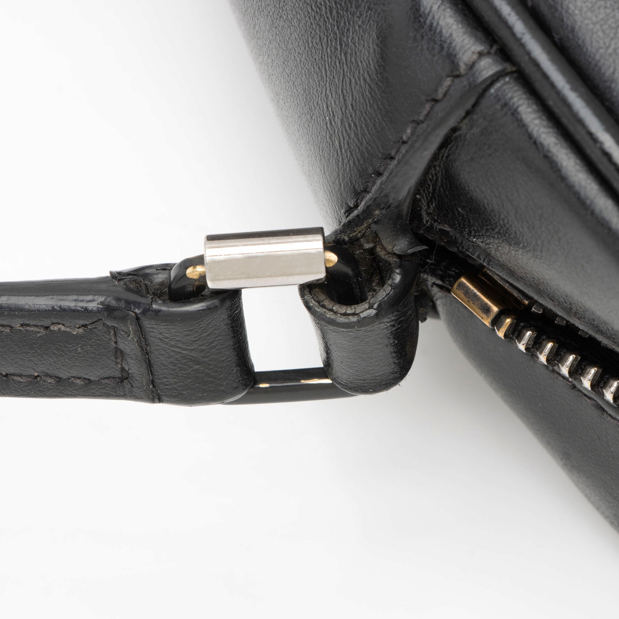 Saint Laurent Matelasse Calfskin Matte Black Monogram Lou Camera Bag (SHF-PIyVqF)