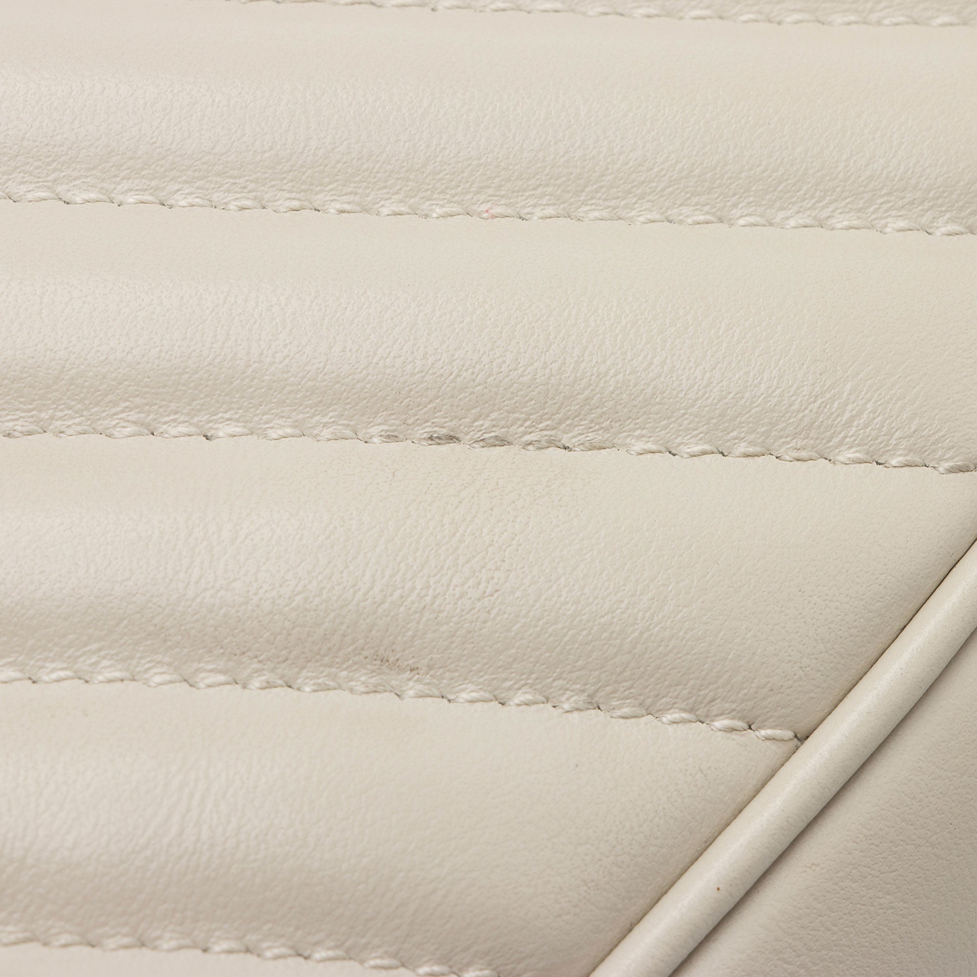 Saint Laurent Matelasse Calfskin Monogram Lou Camera Bag (SHF-Gm6ltb)