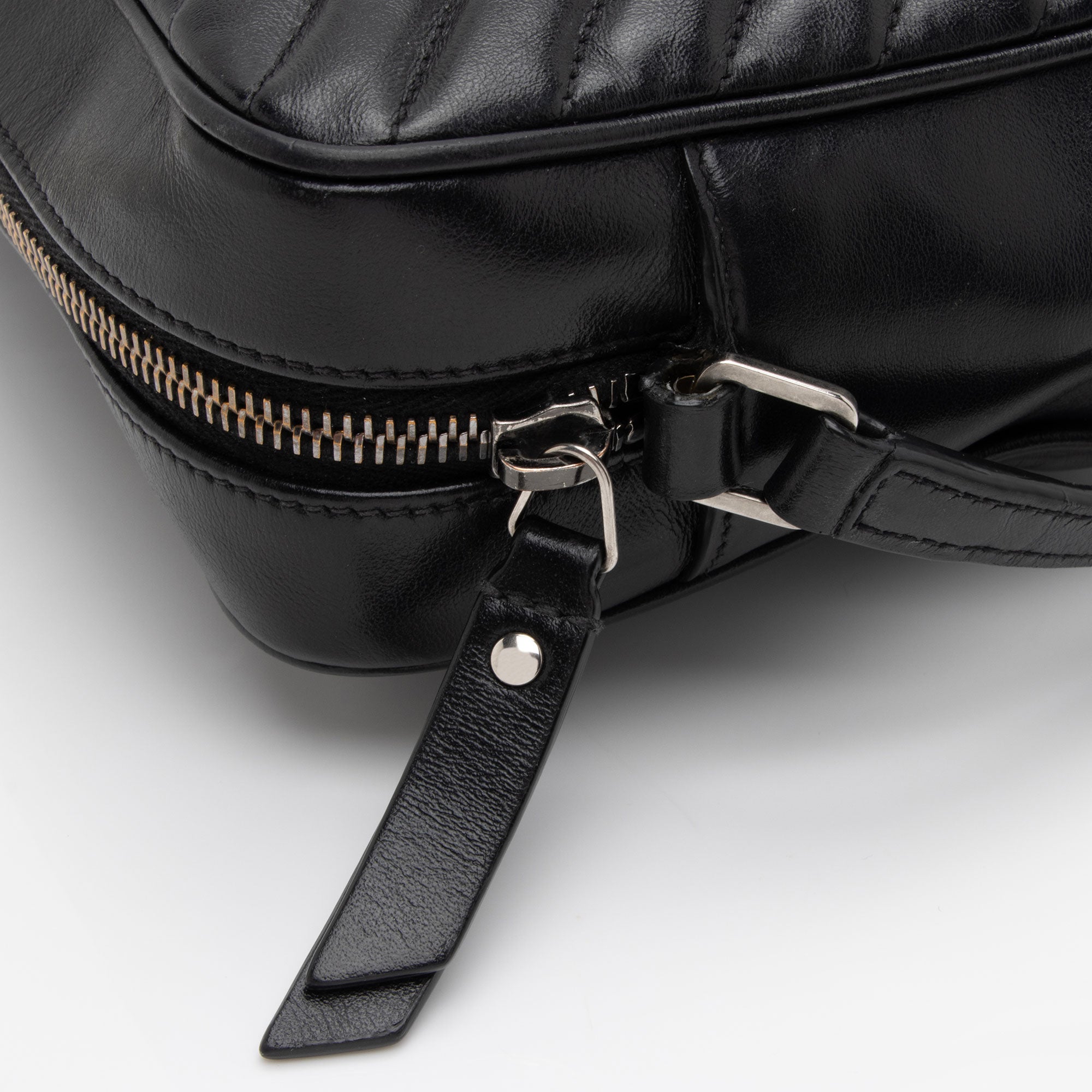 Saint Laurent Matelasse Calfskin Monogram Lou Camera Bag (SHF-017geY)