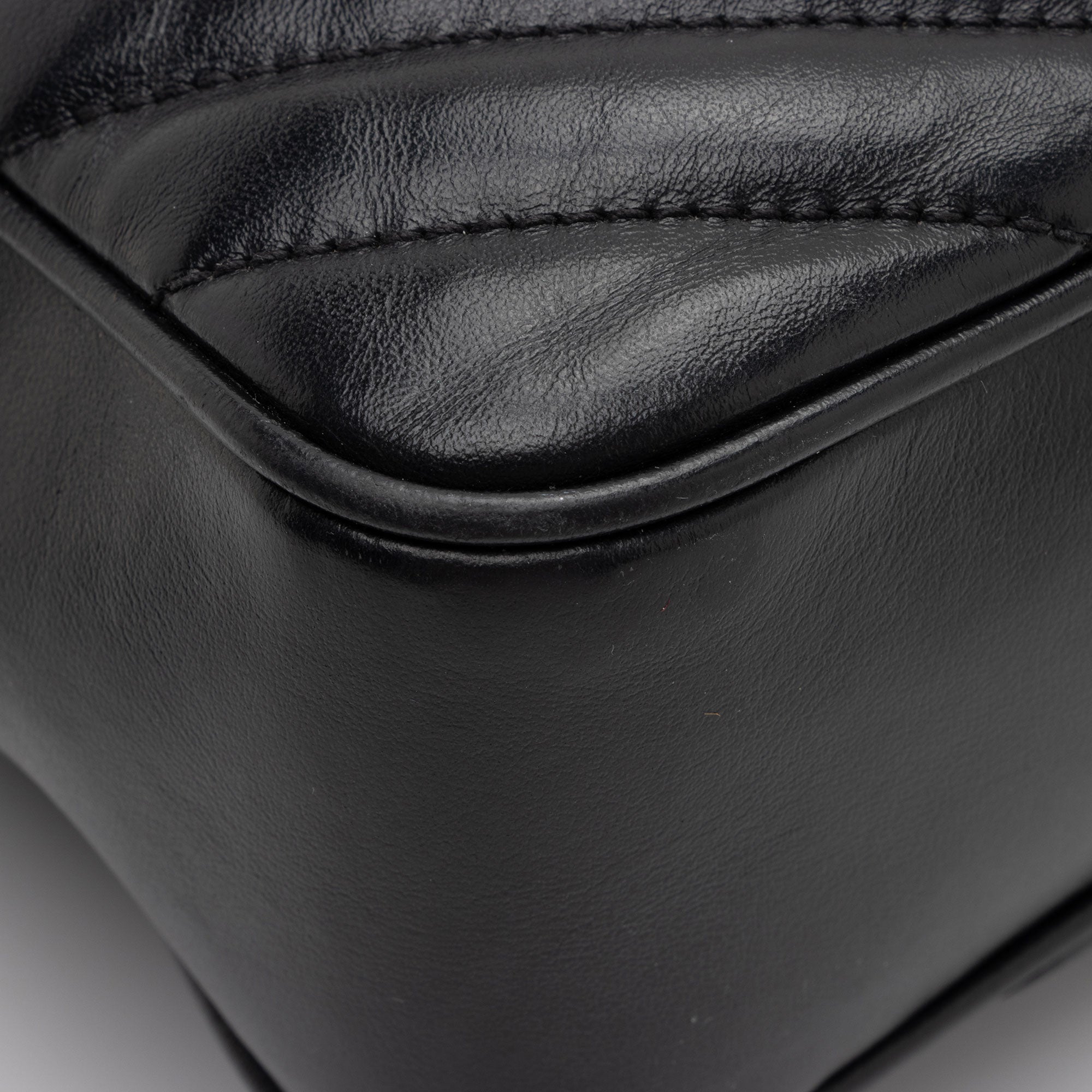 Saint Laurent Matelasse Calfskin Monogram Lou Camera Bag (SHF-017geY)