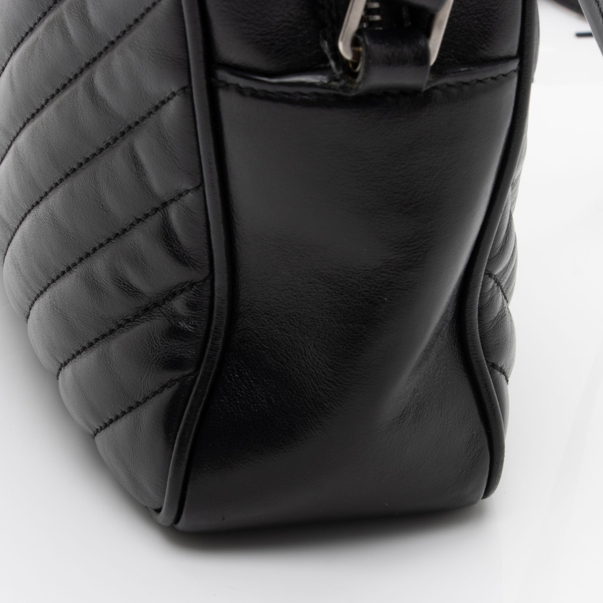 Saint Laurent Matelasse Calfskin Monogram Lou Camera Bag (SHF-017geY)