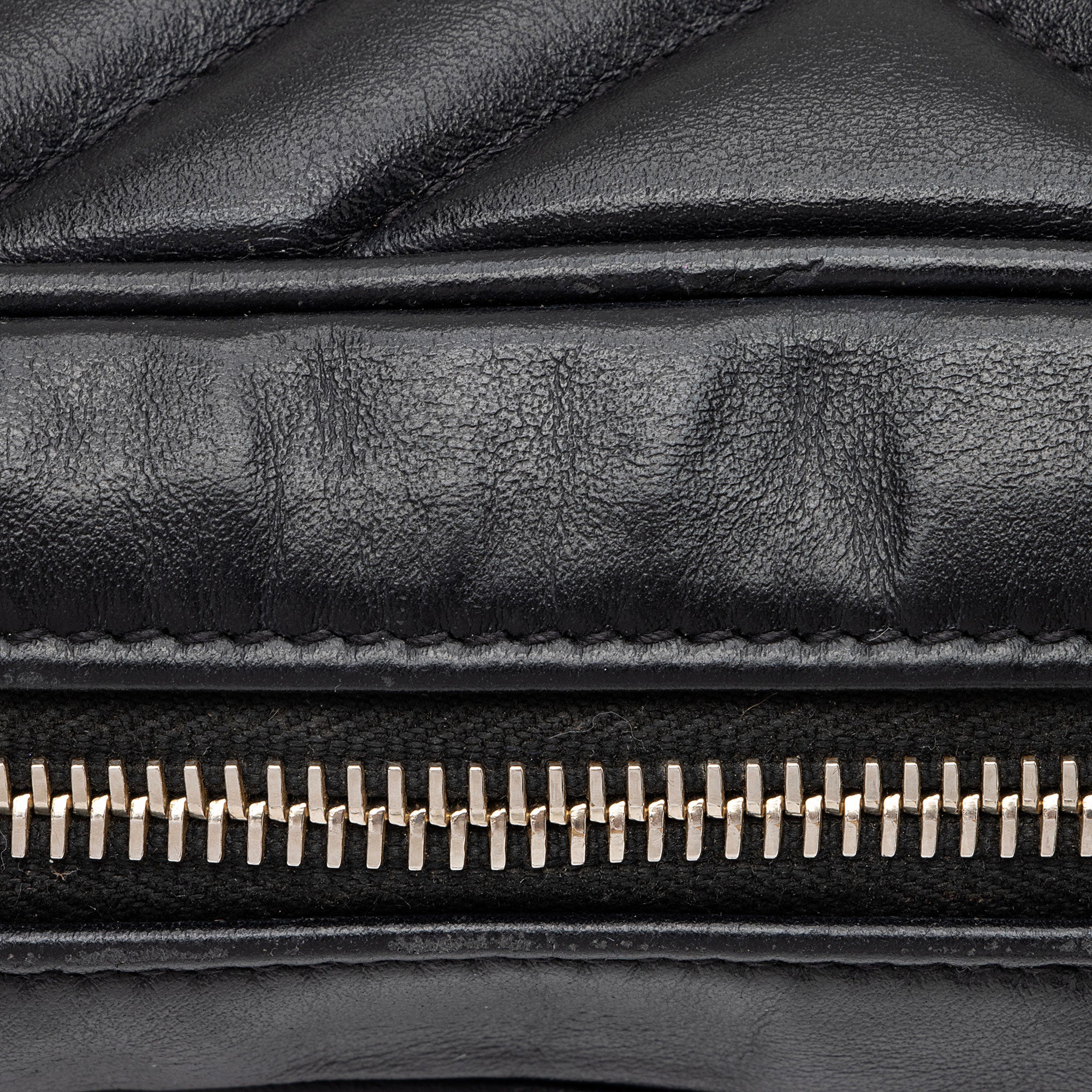 Saint Laurent Matelasse Calfskin Monogram Lou Camera Bag (SHF-WWrnik)