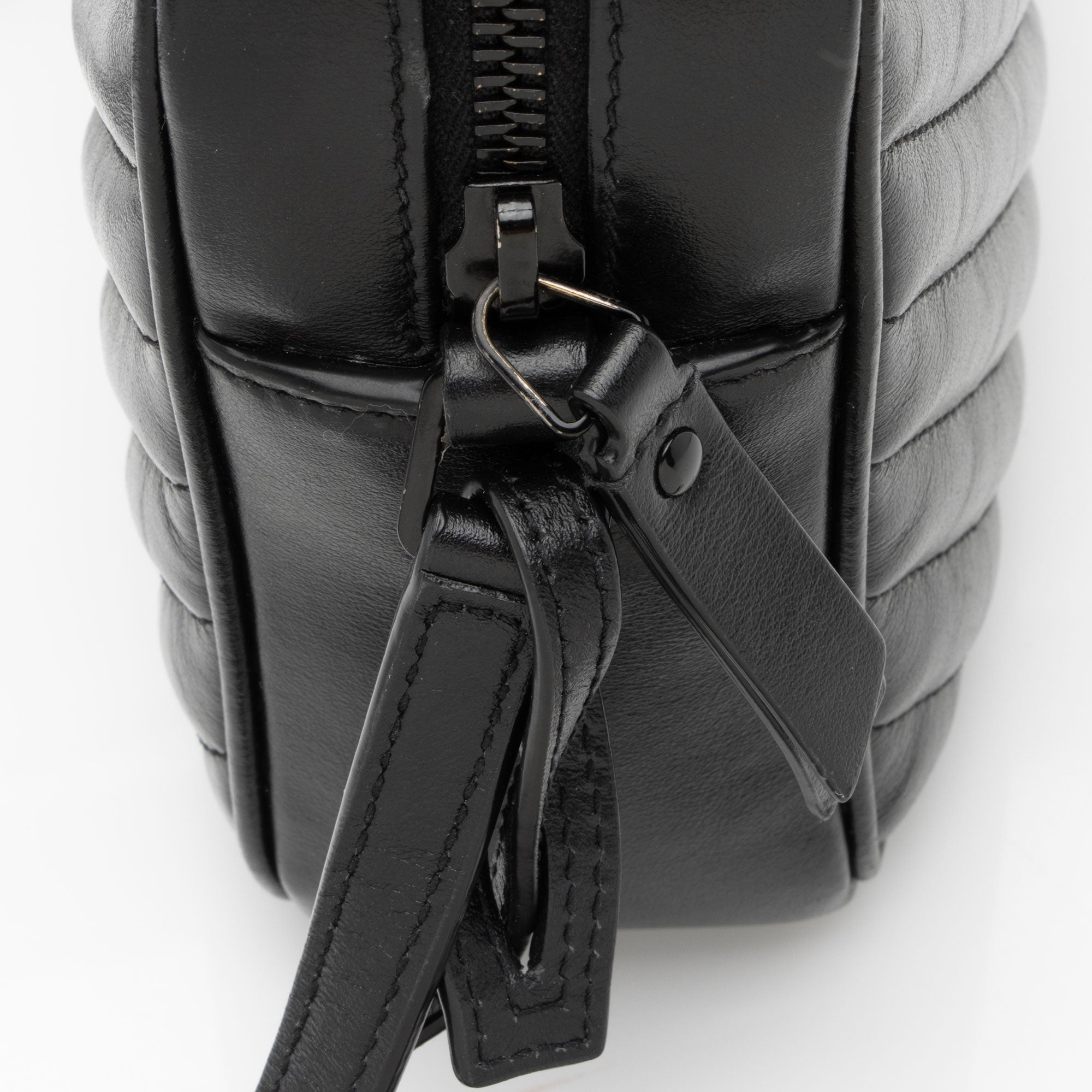 Saint Laurent Matelasse Calfskin Monogram Lou Camera Bag (SHF-hlZNvk)