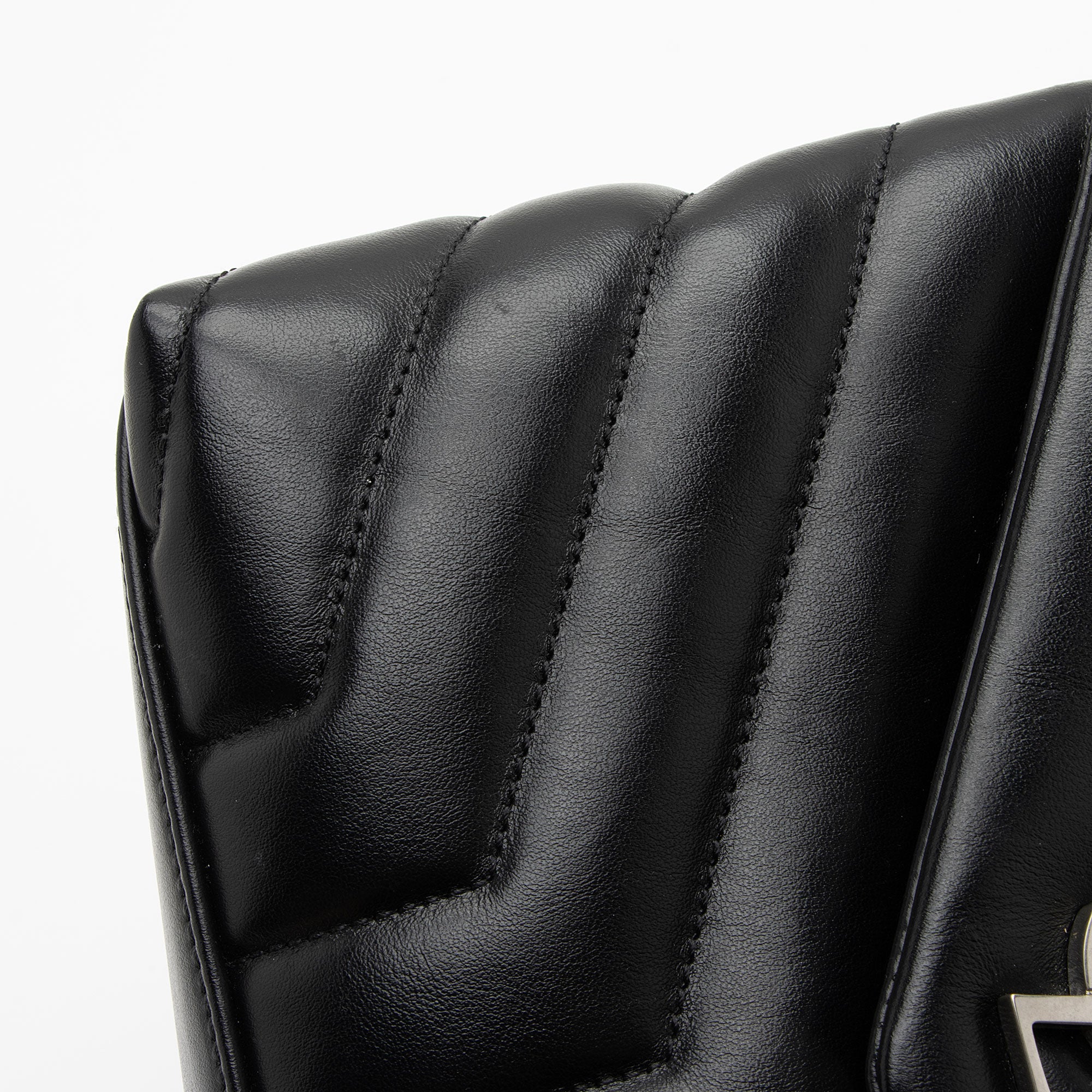 Saint Laurent Matelasse Calfskin Monogram LouLou Chain Small Crossbody (SHF-2881qg)