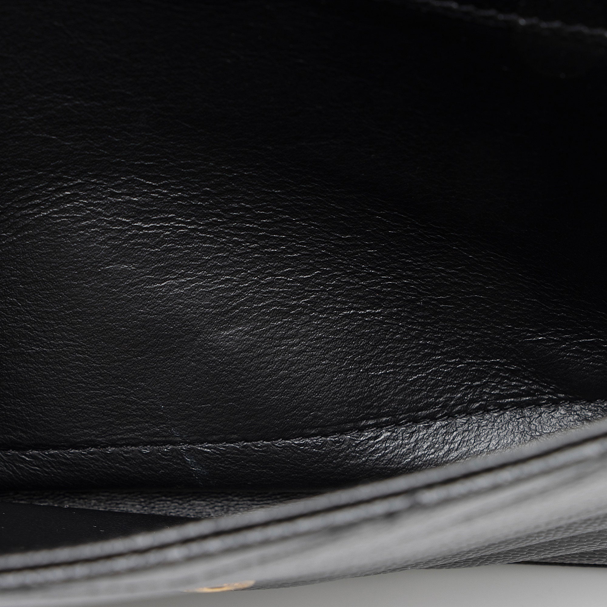 Saint Laurent Matelasse Grain de Poudre Monogram Chain Wallet (SHF-oGbOur)