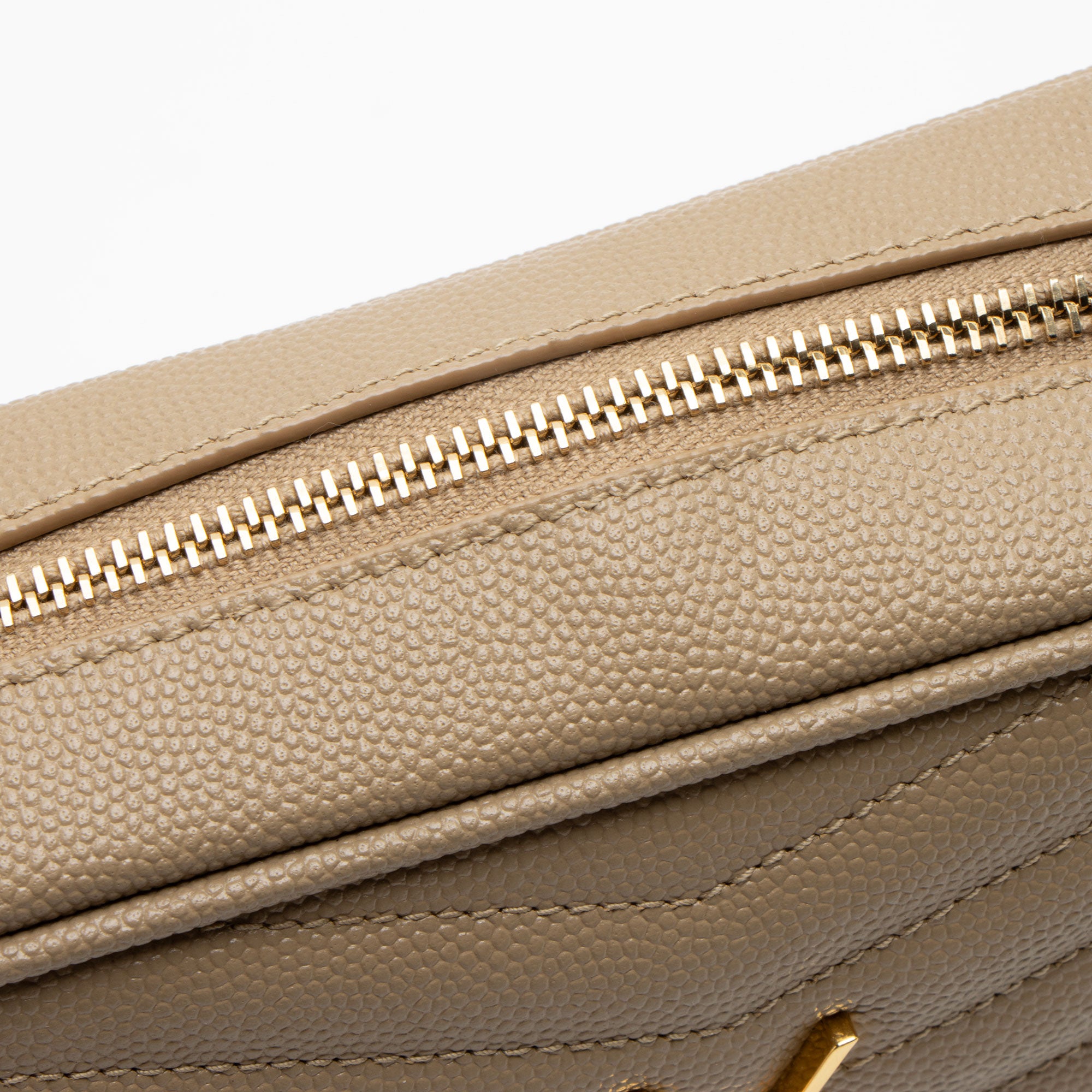 Saint Laurent Matelasse Grain de Poudre Monogram Lou Mini Camera Bag (SHF-uheDKF)