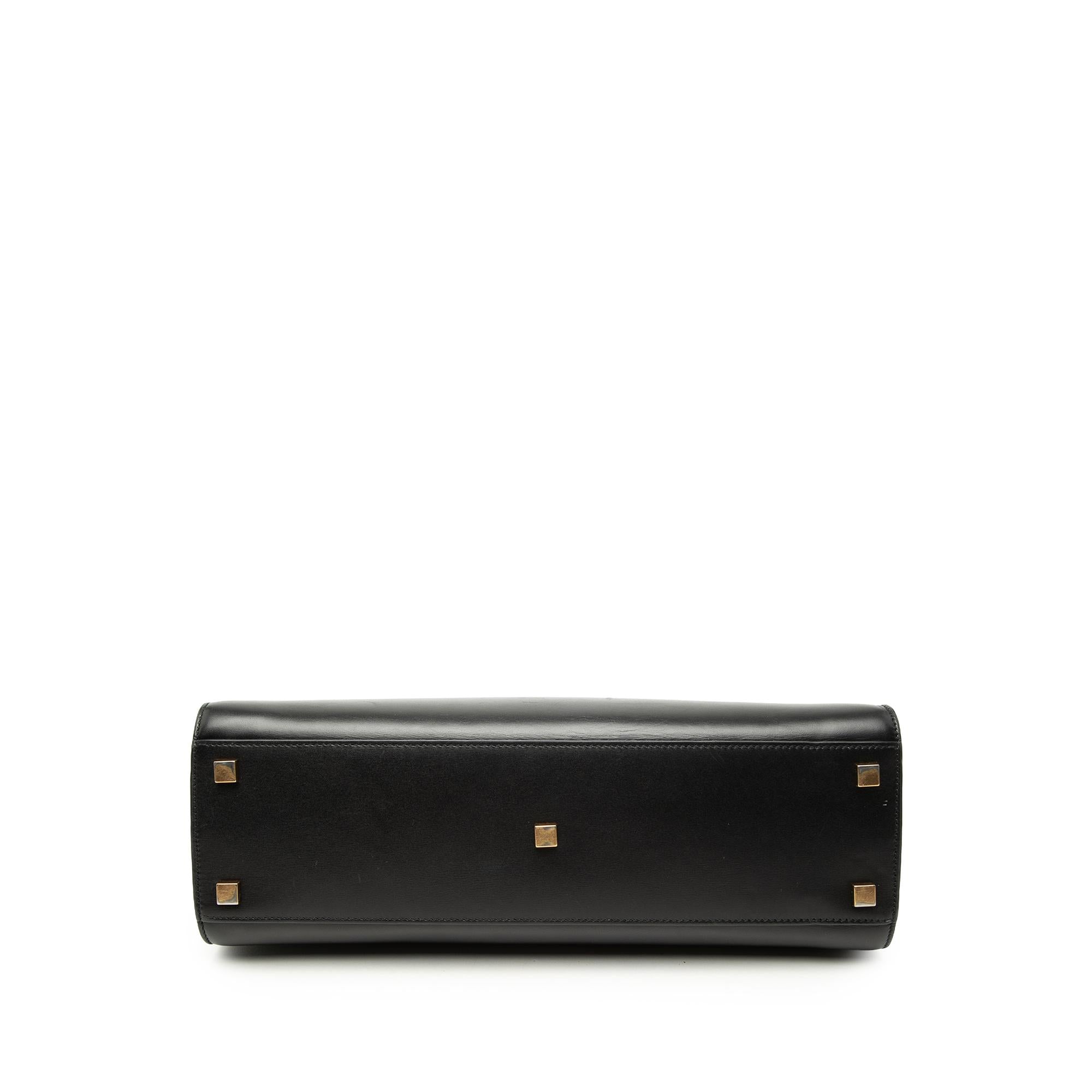 Saint Laurent Medium Smooth Calfskin Manhattan Shopper Tote