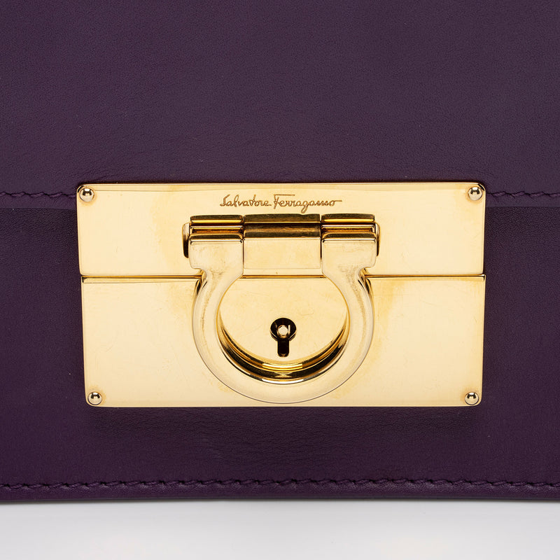 Salvatore Ferragamo Calfskin Aileen Shoulder Bag (SHF-DDDtxg)