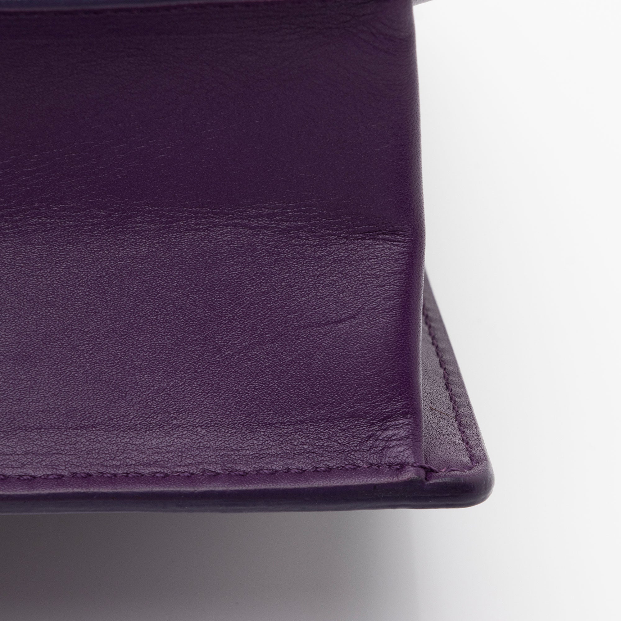 Salvatore Ferragamo Calfskin Aileen Shoulder Bag (SHF-DDDtxg)