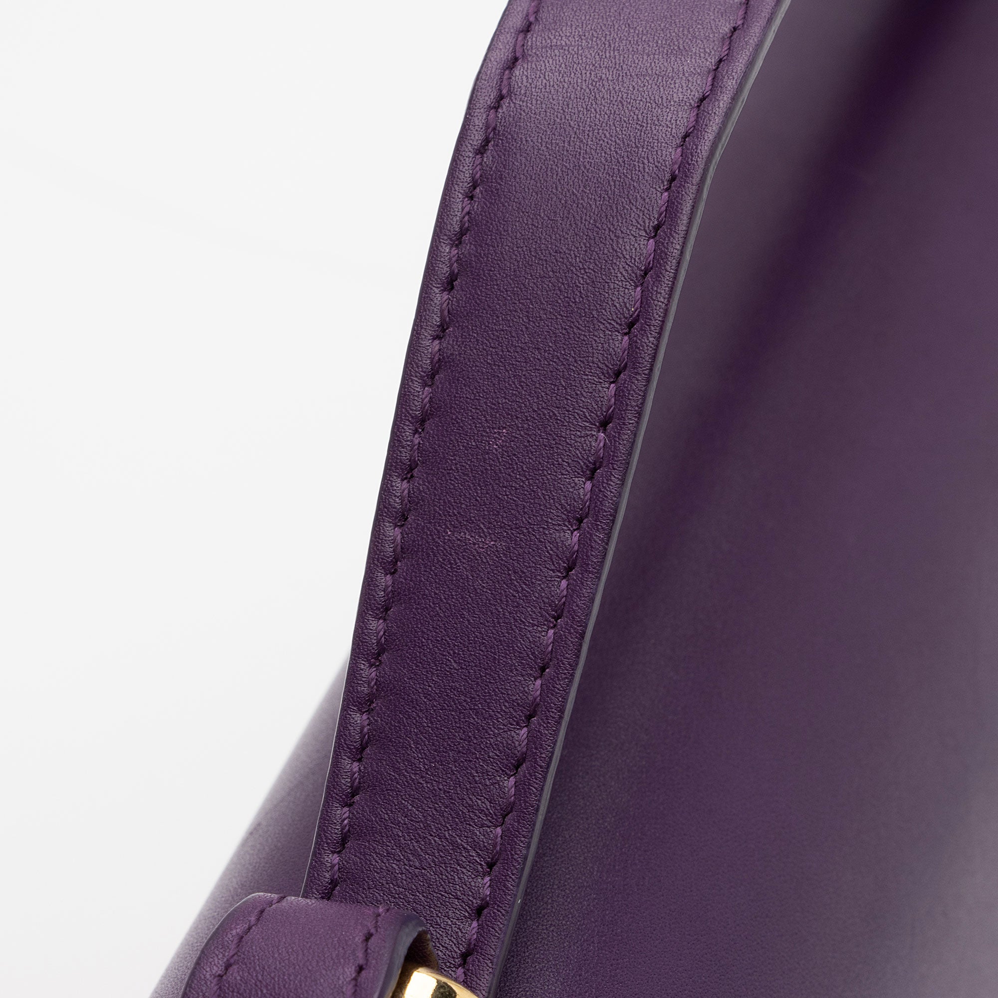 Salvatore Ferragamo Calfskin Aileen Shoulder Bag (SHF-DDDtxg)