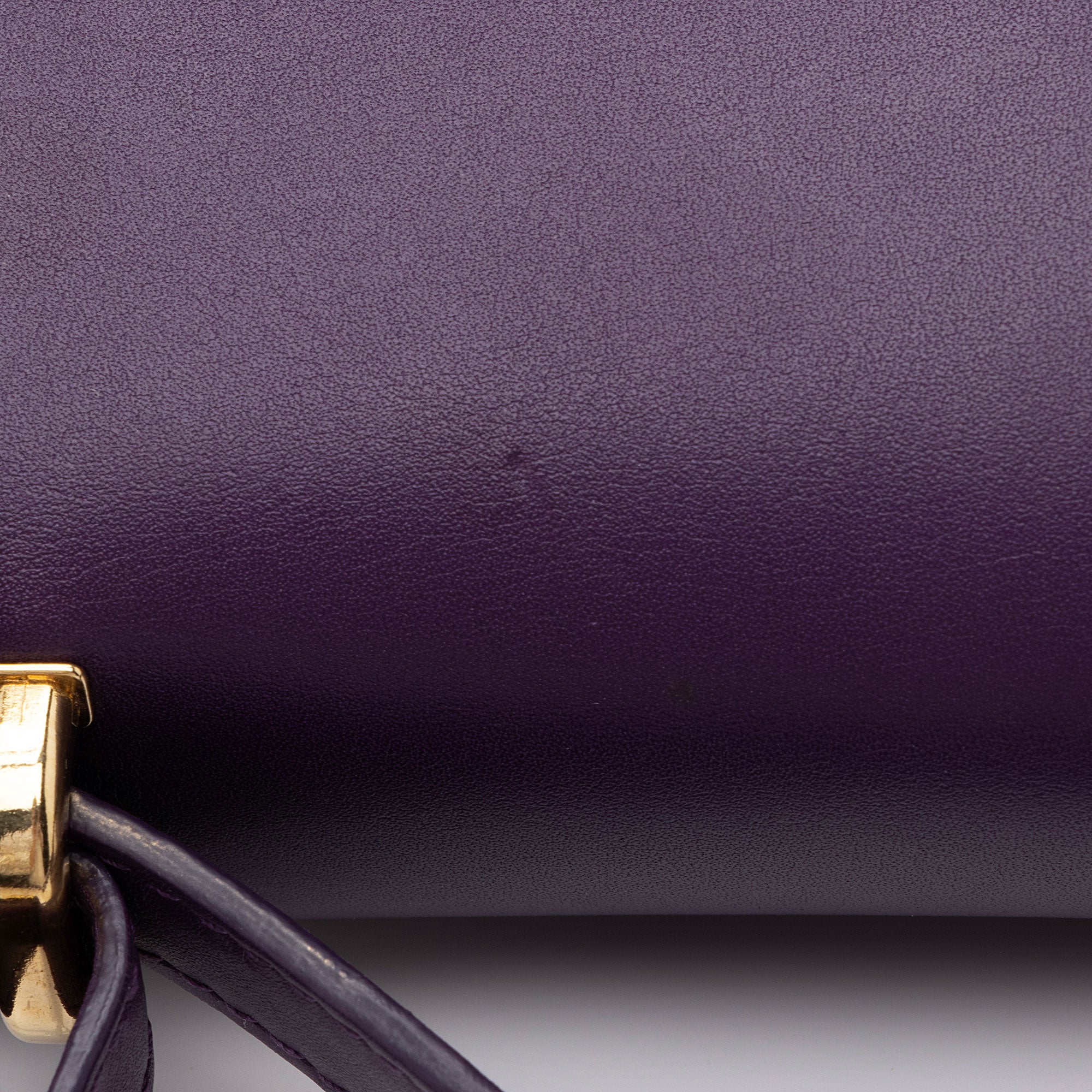 Salvatore Ferragamo Calfskin Aileen Shoulder Bag (SHF-DDDtxg)