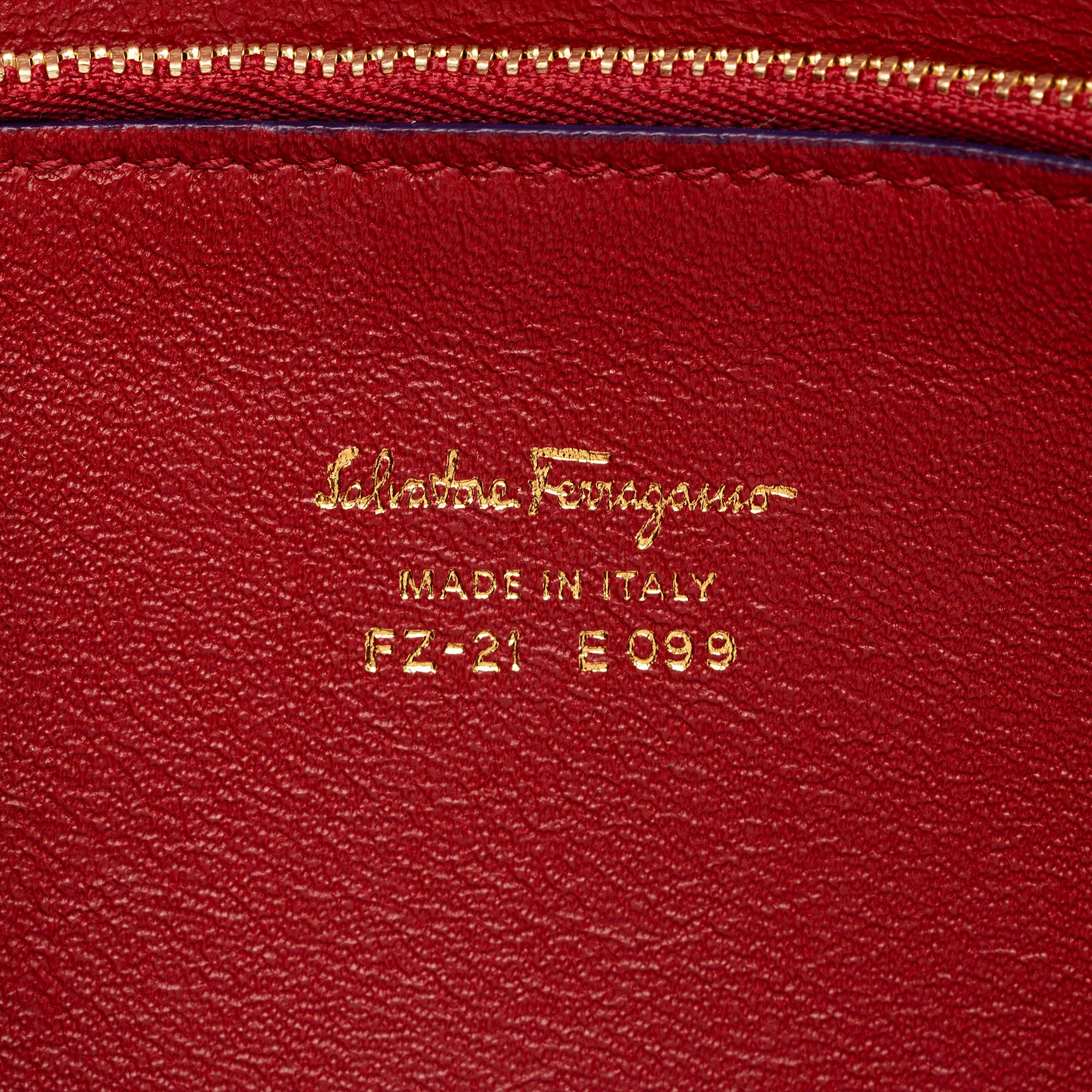 Salvatore Ferragamo Calfskin Aileen Shoulder Bag (SHF-DDDtxg)