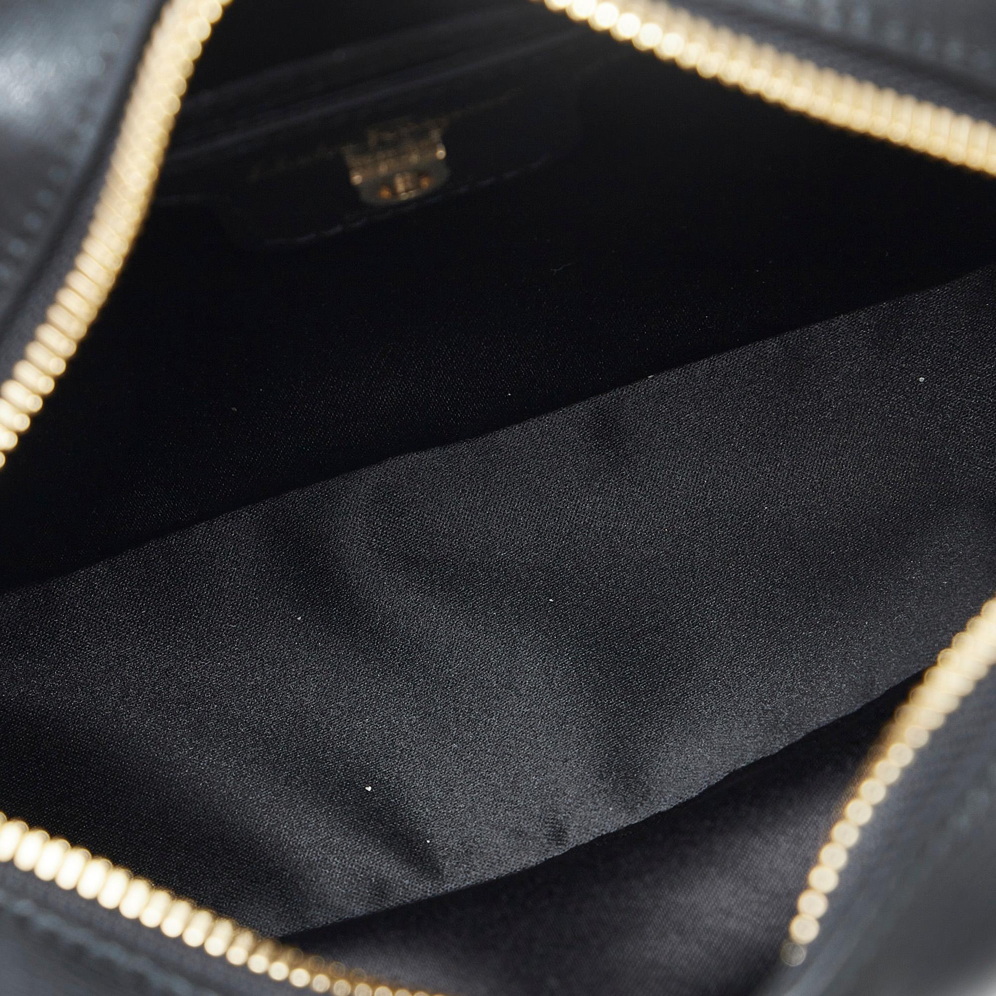 Salvatore Ferragamo Gancini Camera Bag (SHG-7vjBBl)