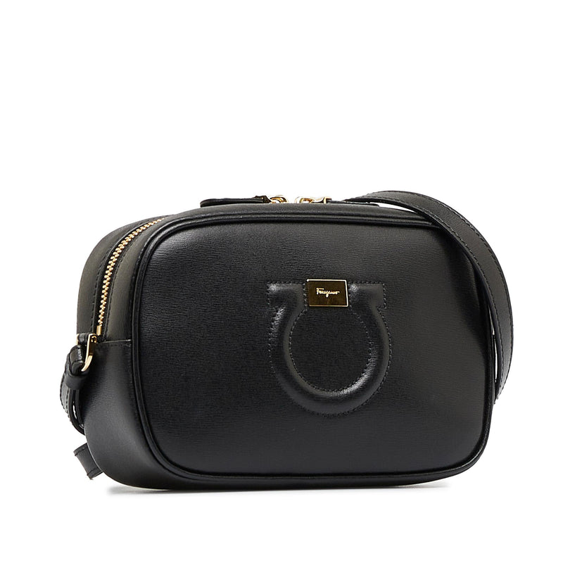 Salvatore Ferragamo Gancini Camera Bag (SHG-7vjBBl)