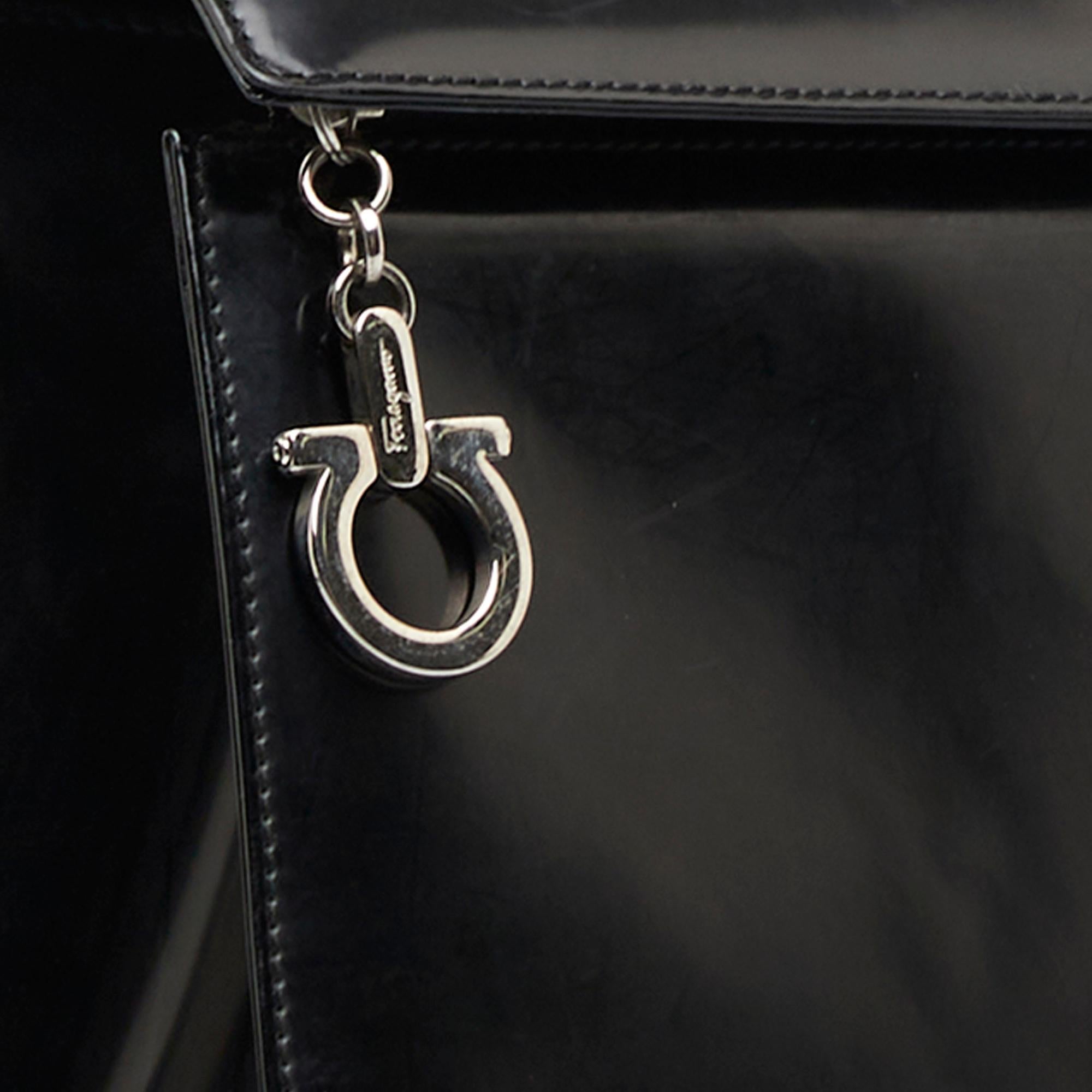 Salvatore Ferragamo Gancini Handbag (SHG-AvJGbf)