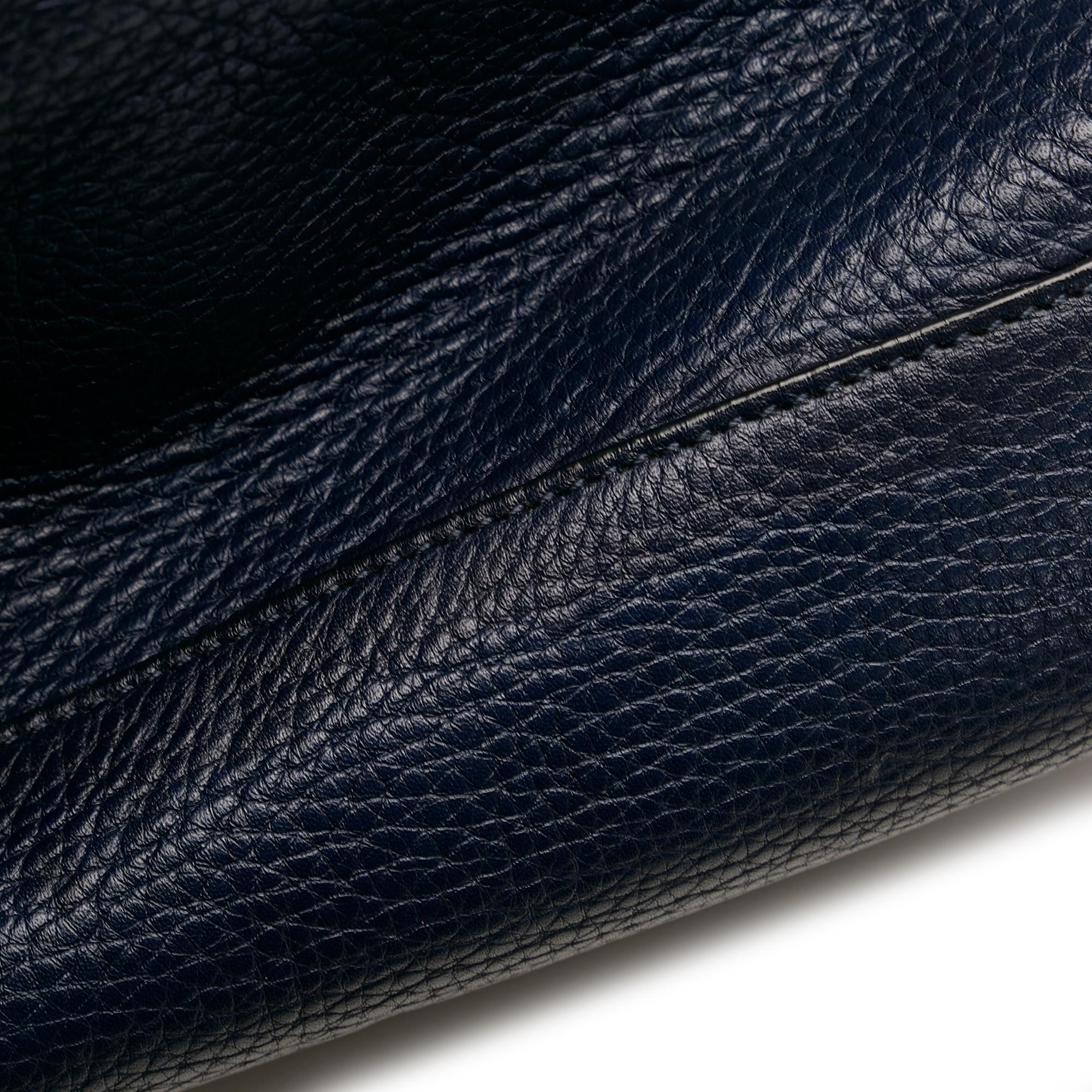 Salvatore Ferragamo Gancini Leather Tote Bag (SHG-35983)