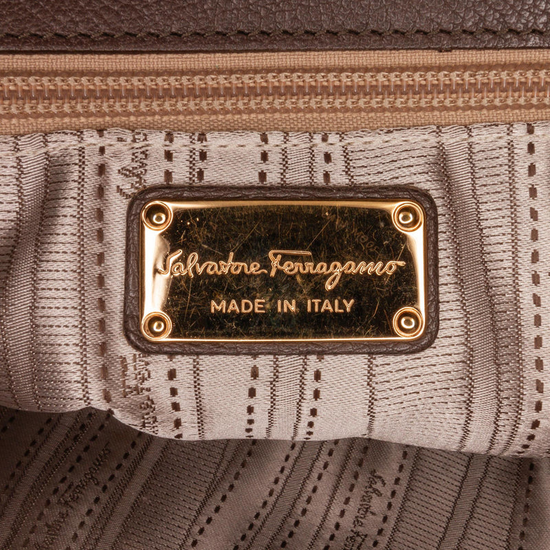 Salvatore Ferragamo Gancini Leather Tote (SHG-PYNwEt)