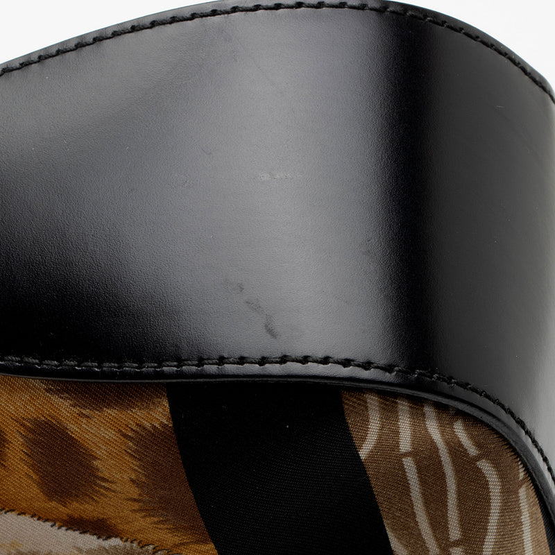 Salvatore Ferragamo Leather Canvas Tiger Print Shoulder Bag (SHF-yutKPg)