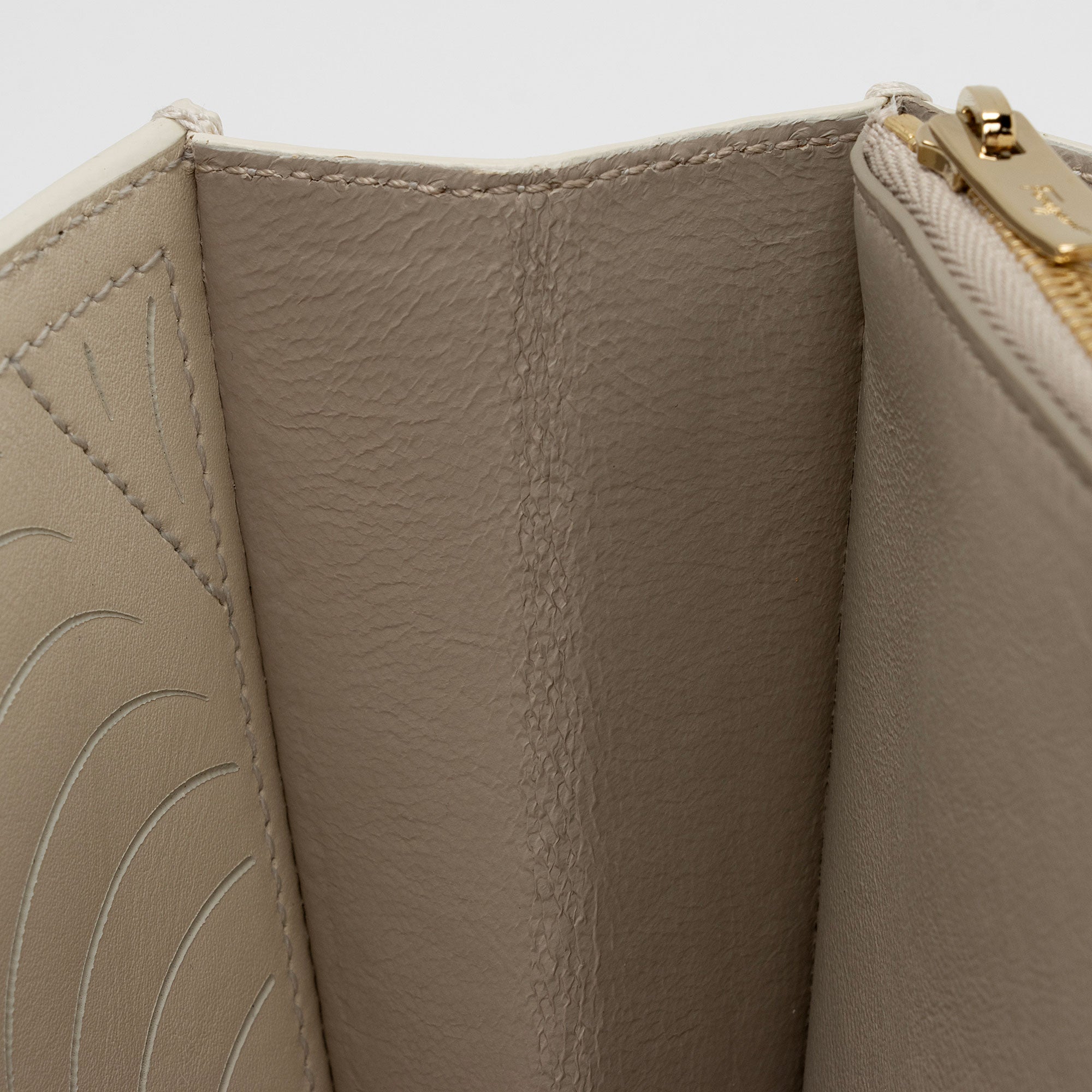 Salvatore Ferragamo Leather Laser Cut Top Handle (SHF-SMpnAH)