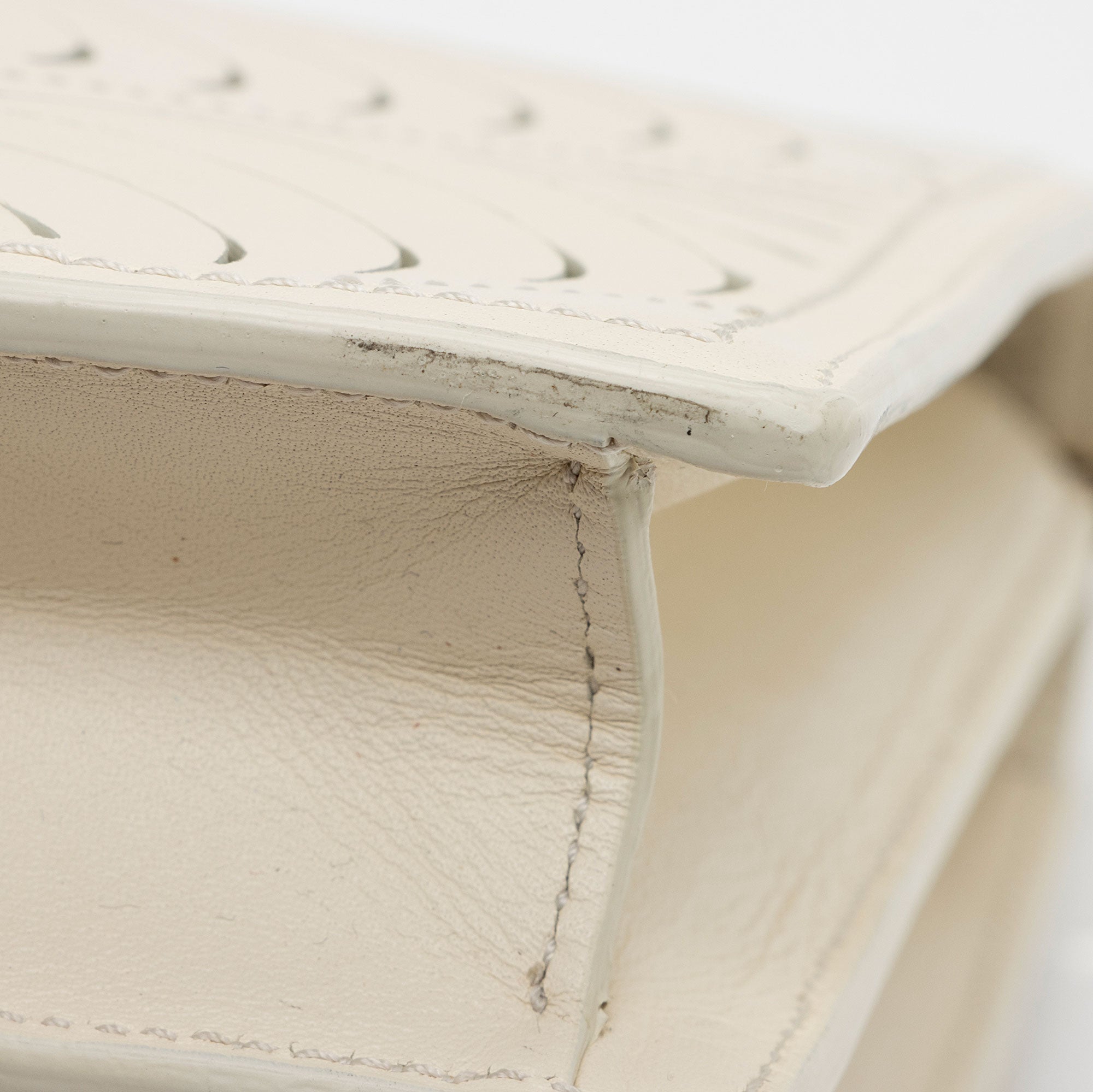 Salvatore Ferragamo Leather Laser Cut Top Handle (SHF-SMpnAH)