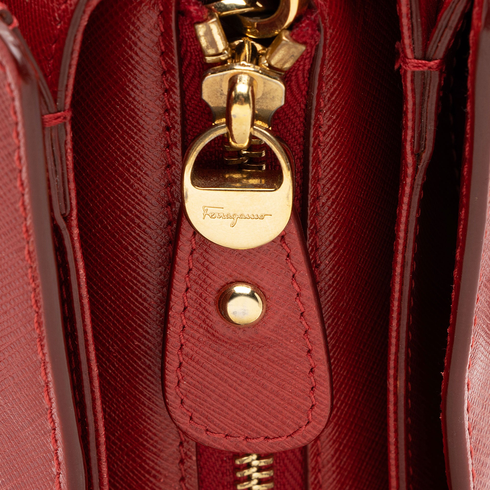 Salvatore Ferragamo Gancini Beky Satchel (SHF-gtHgti)
