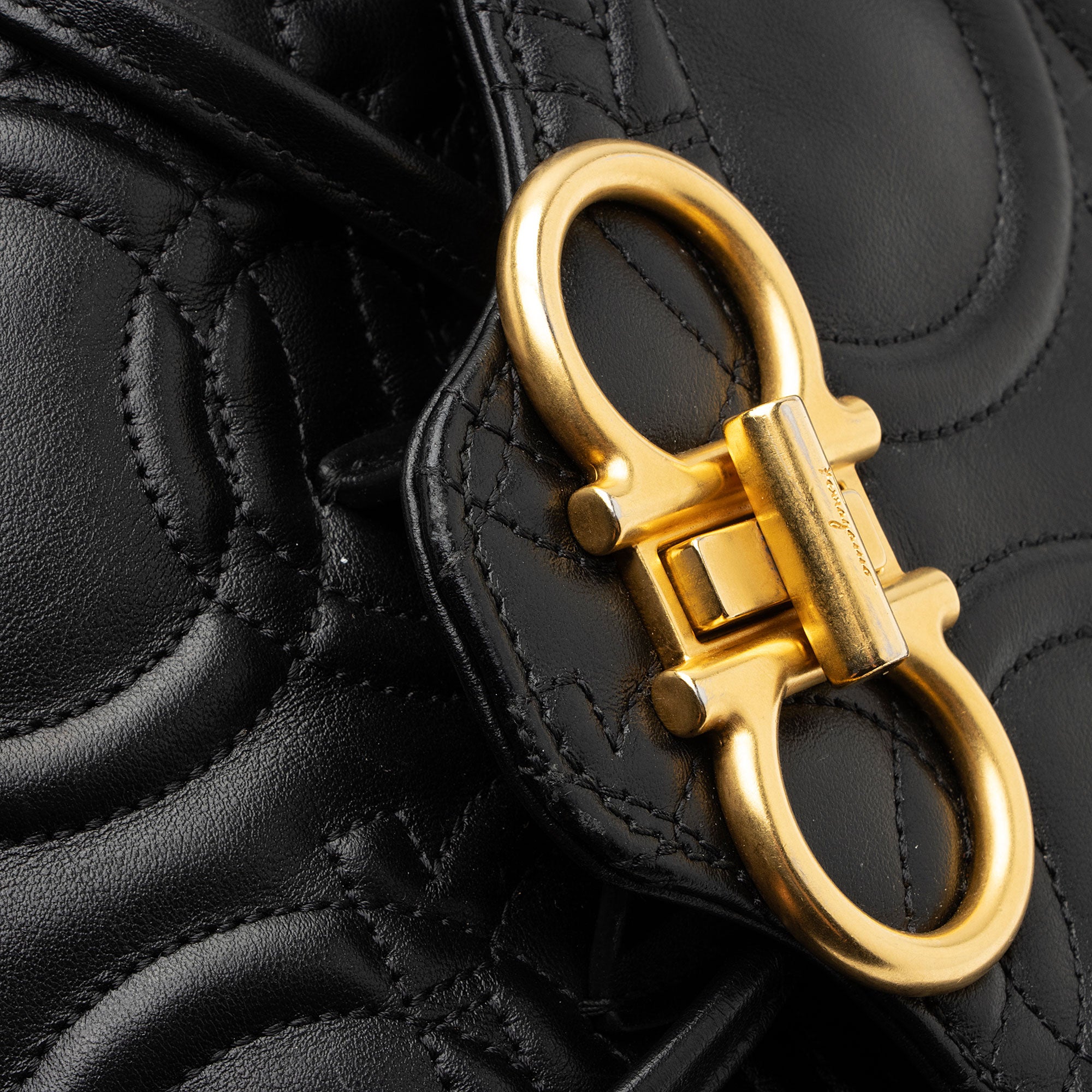 Salvatore Ferragamo Leather Gancio Chain Backpack (SHF-F2dnTU)