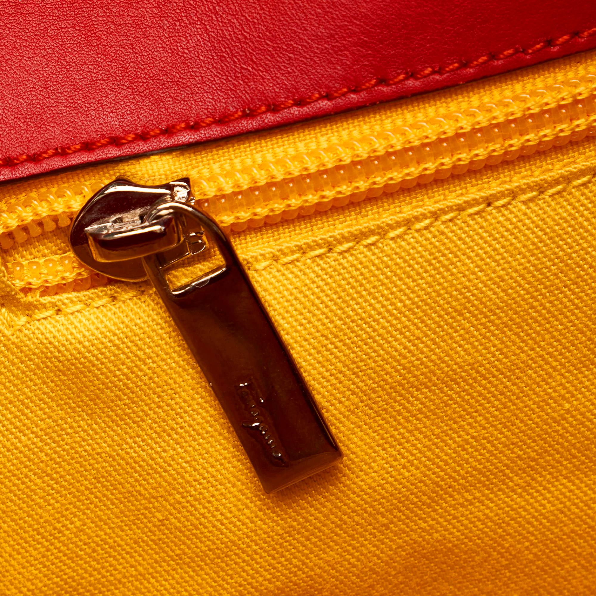 Salvatore Ferragamo Leather Handbag (SHG-Oae3DA)