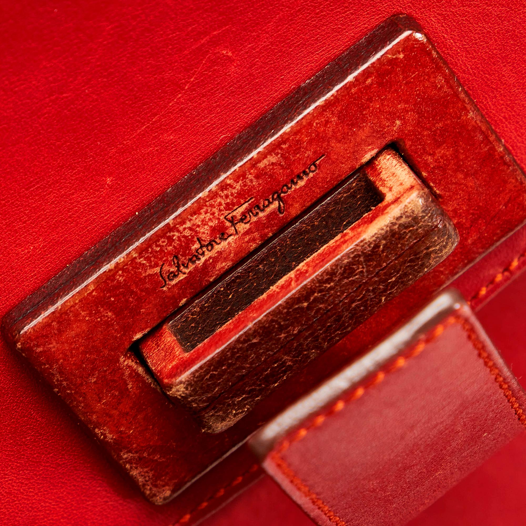 Salvatore Ferragamo Leather Handbag (SHG-Oae3DA)