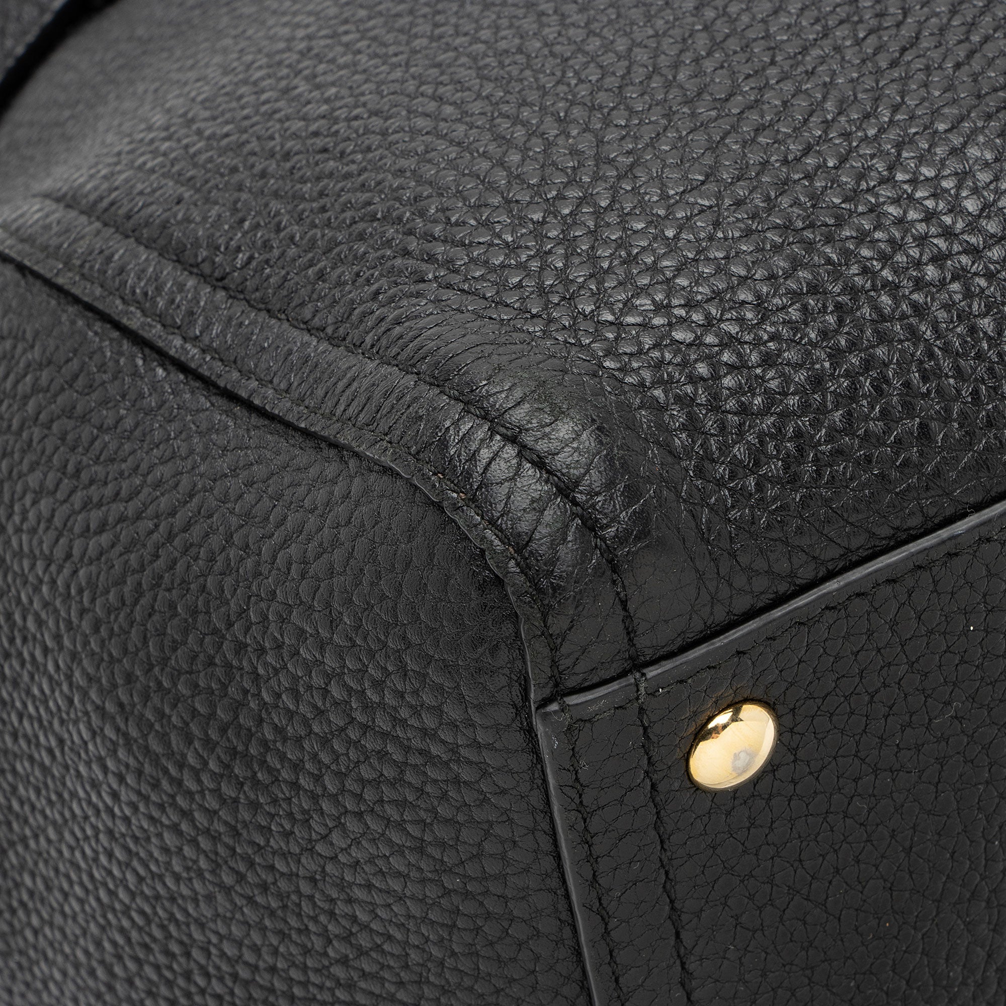 Salvatore Ferragamo Leather Nencia Tote (SHF-8FNEBa)